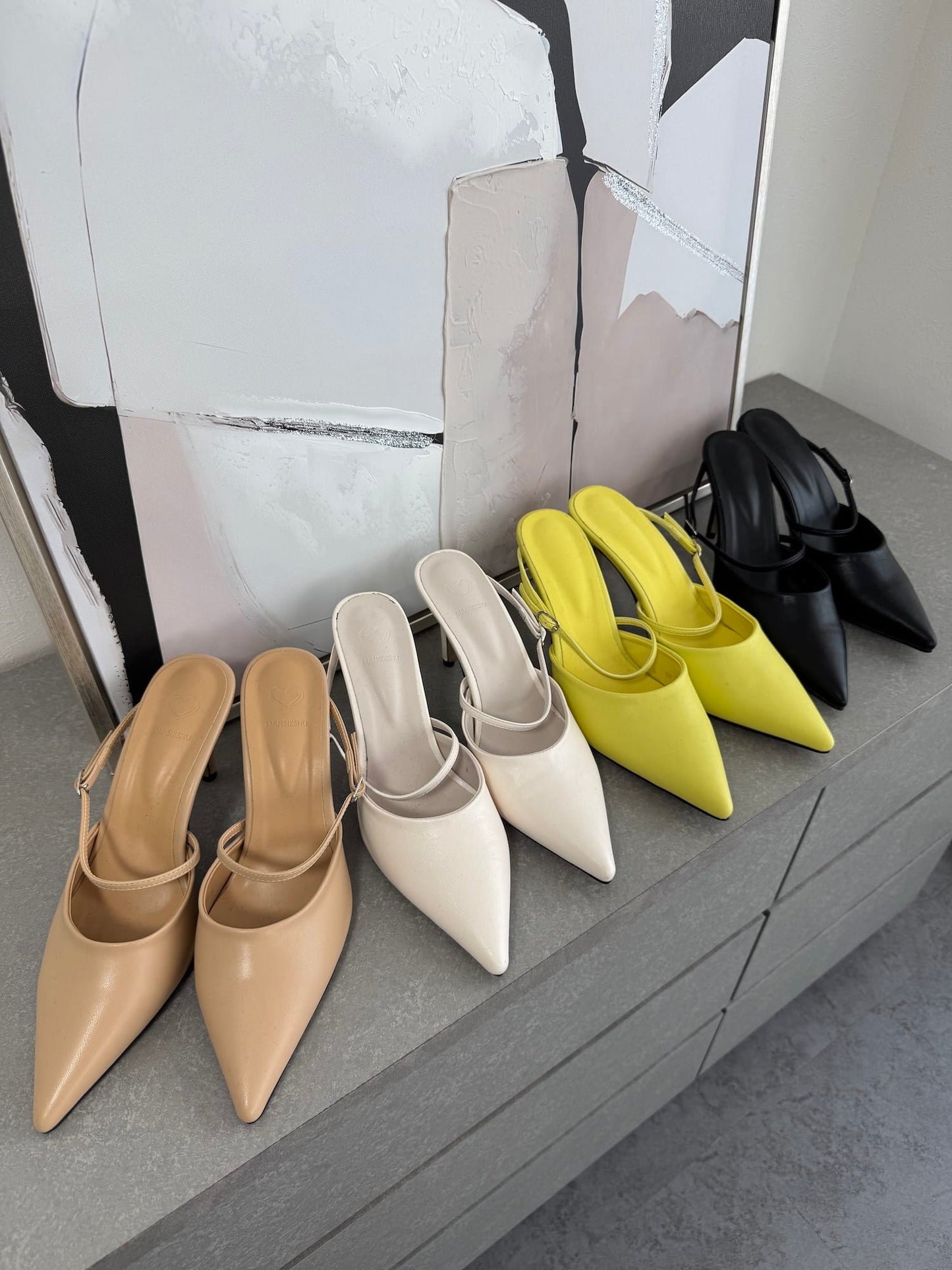 ポインテッドトゥストラップヒールミュール