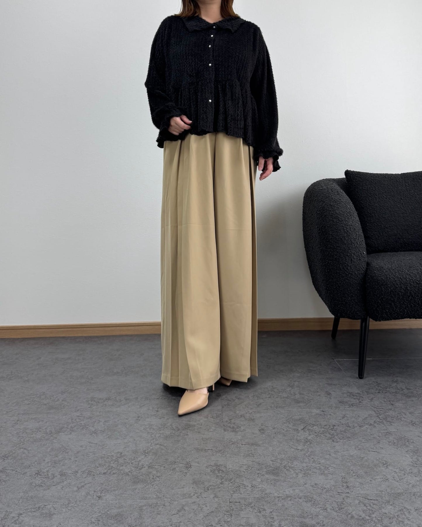 フェザー風ペプラムブラウス