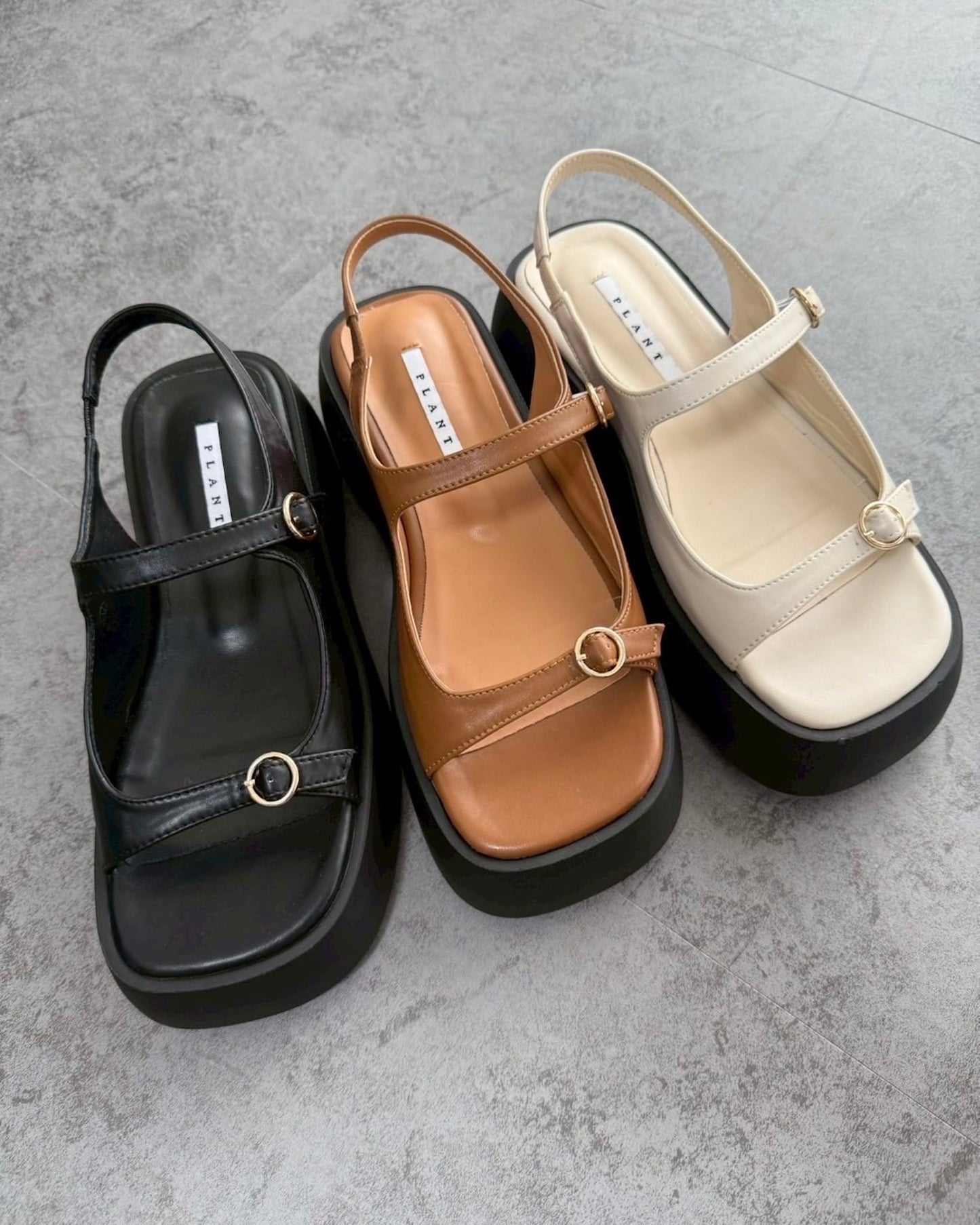 厚底ベルトストラップサンダル