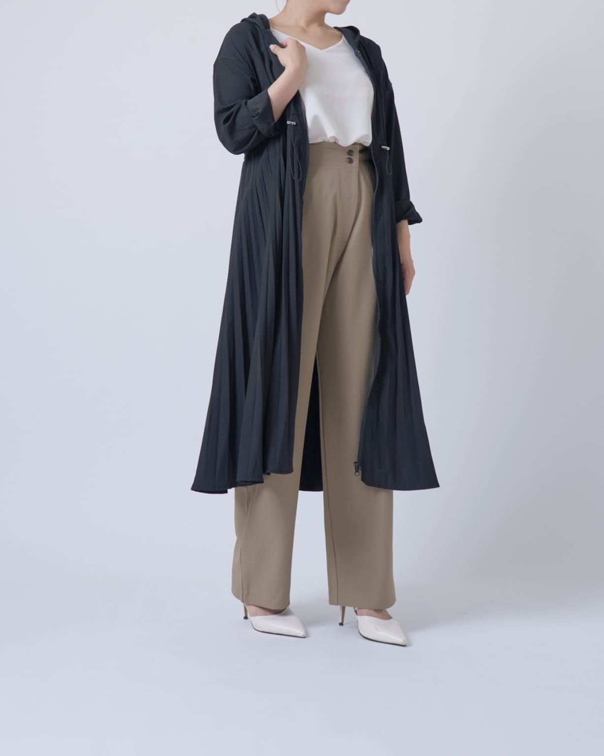 テーパードタックパンツ