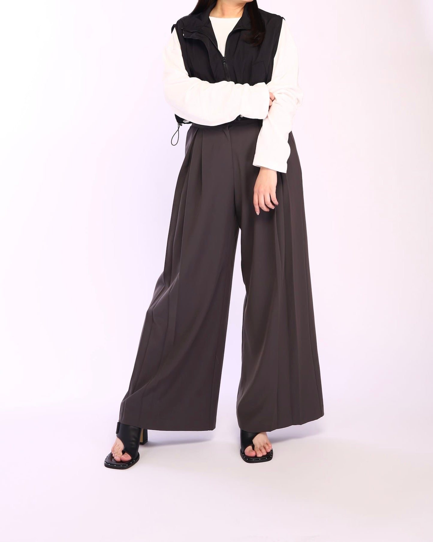 クロップドナイロンベスト