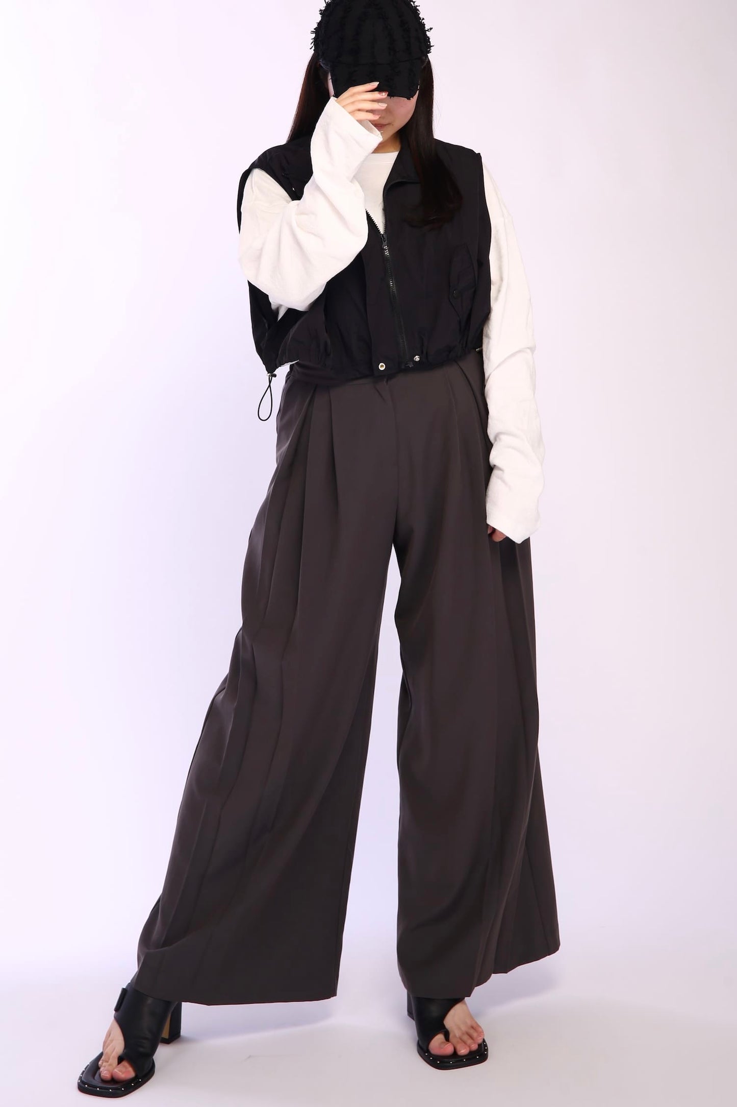 クロップドナイロンベスト