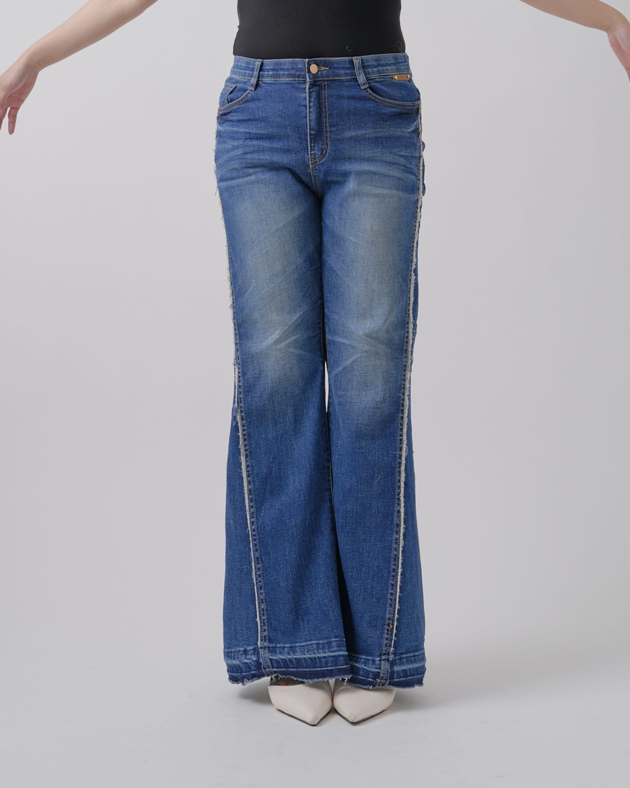 フリンジライン切り替えワイドフレアデニム