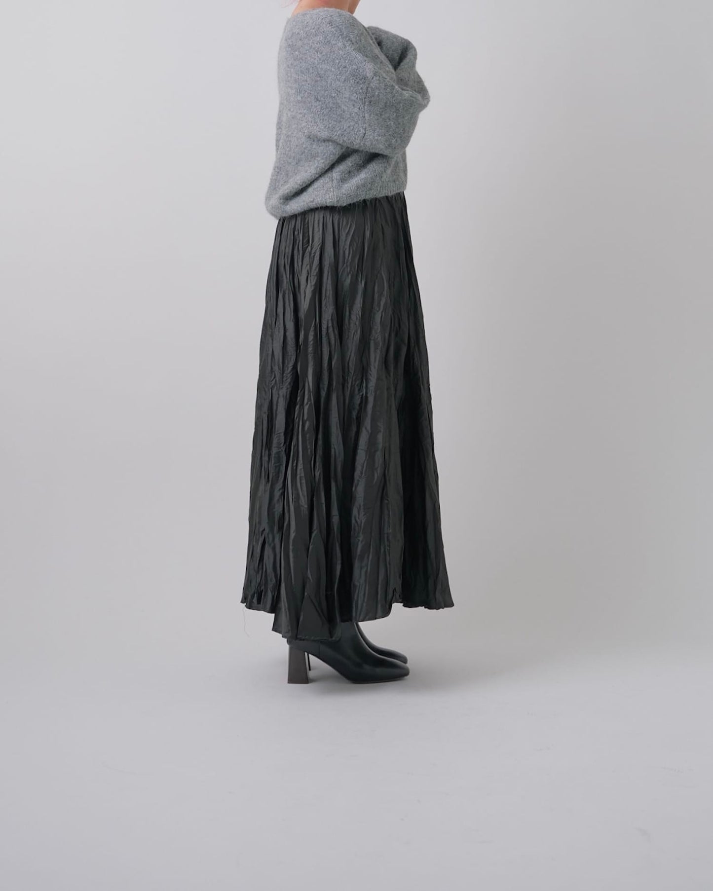 Vネックバルーンカラーニット