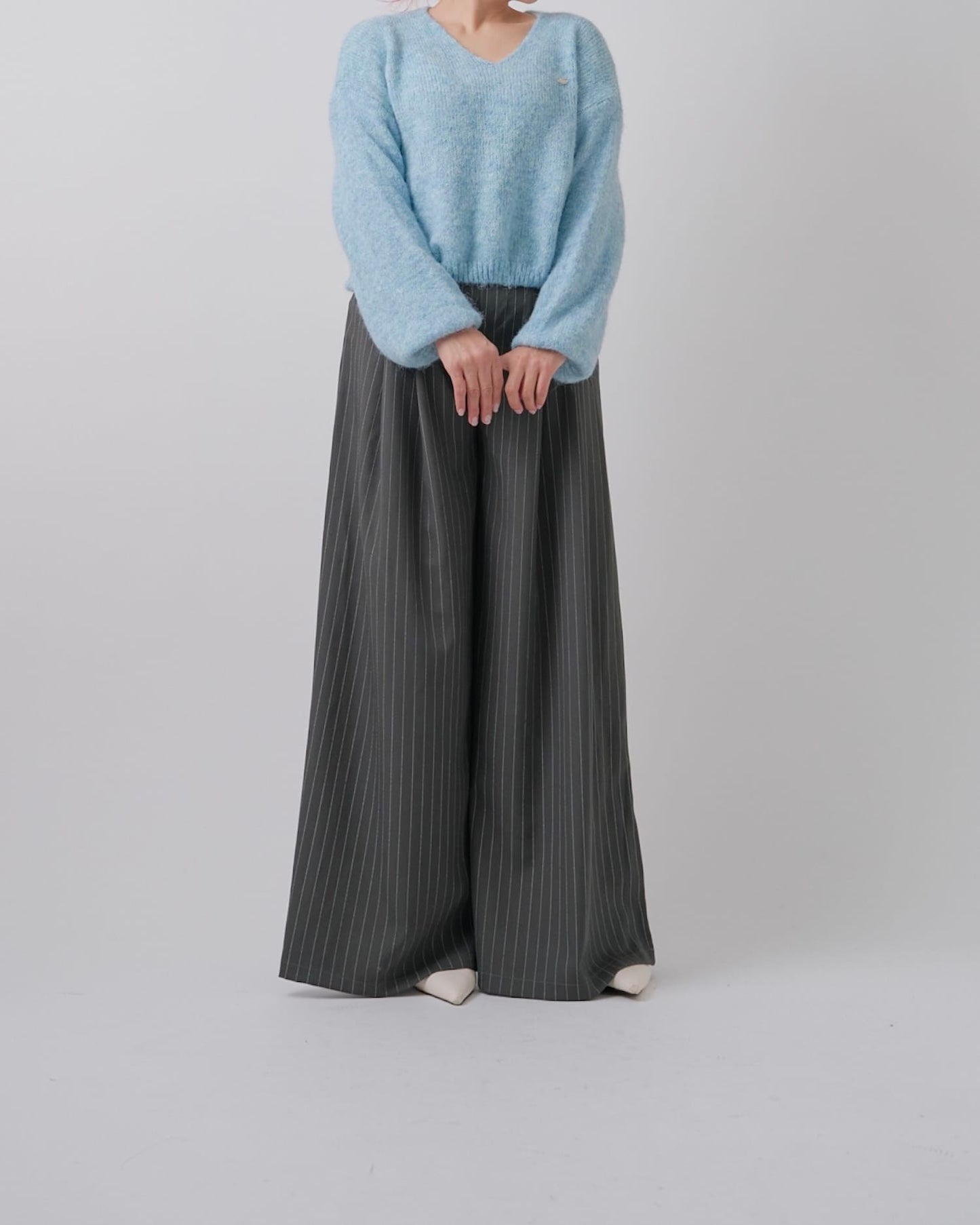 Vネックバルーンカラーニット