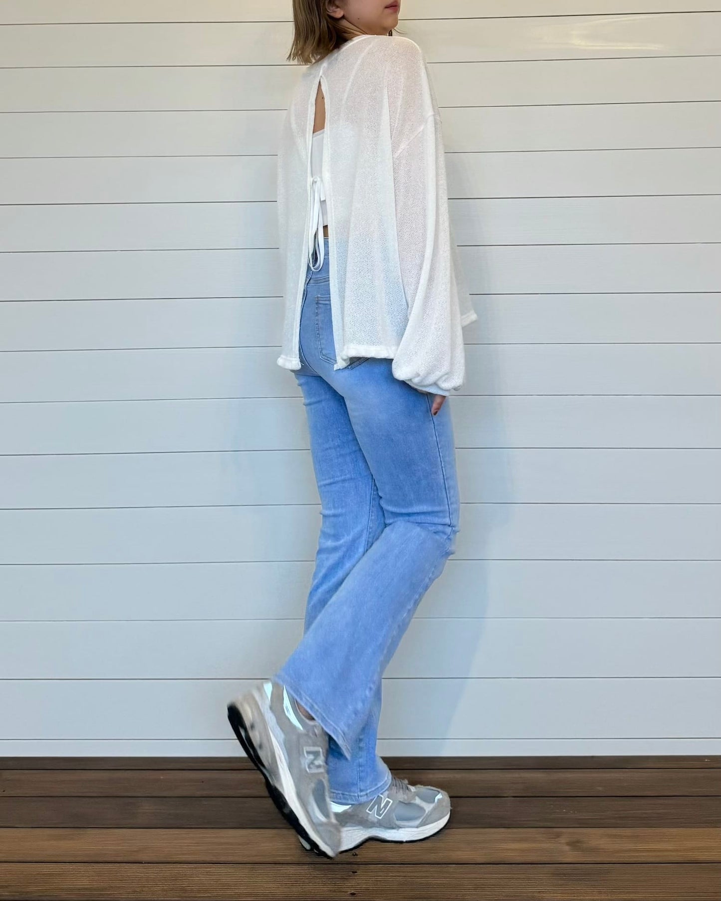 バックスリットリボントップス