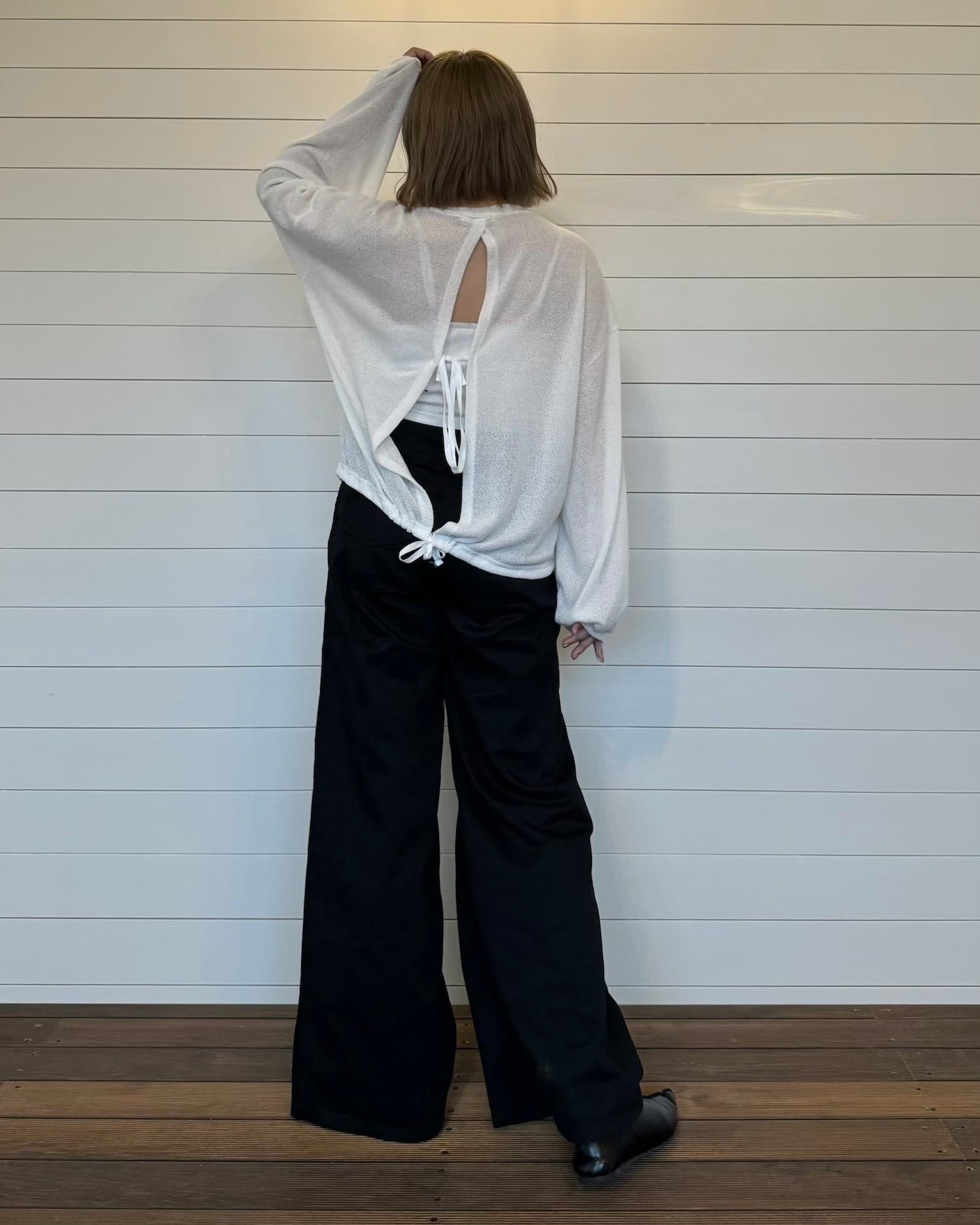 バックスリットリボントップス