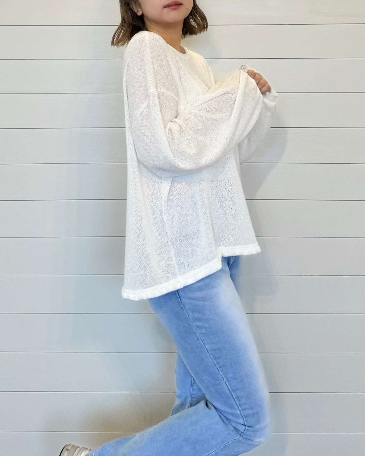 バックスリットリボントップス