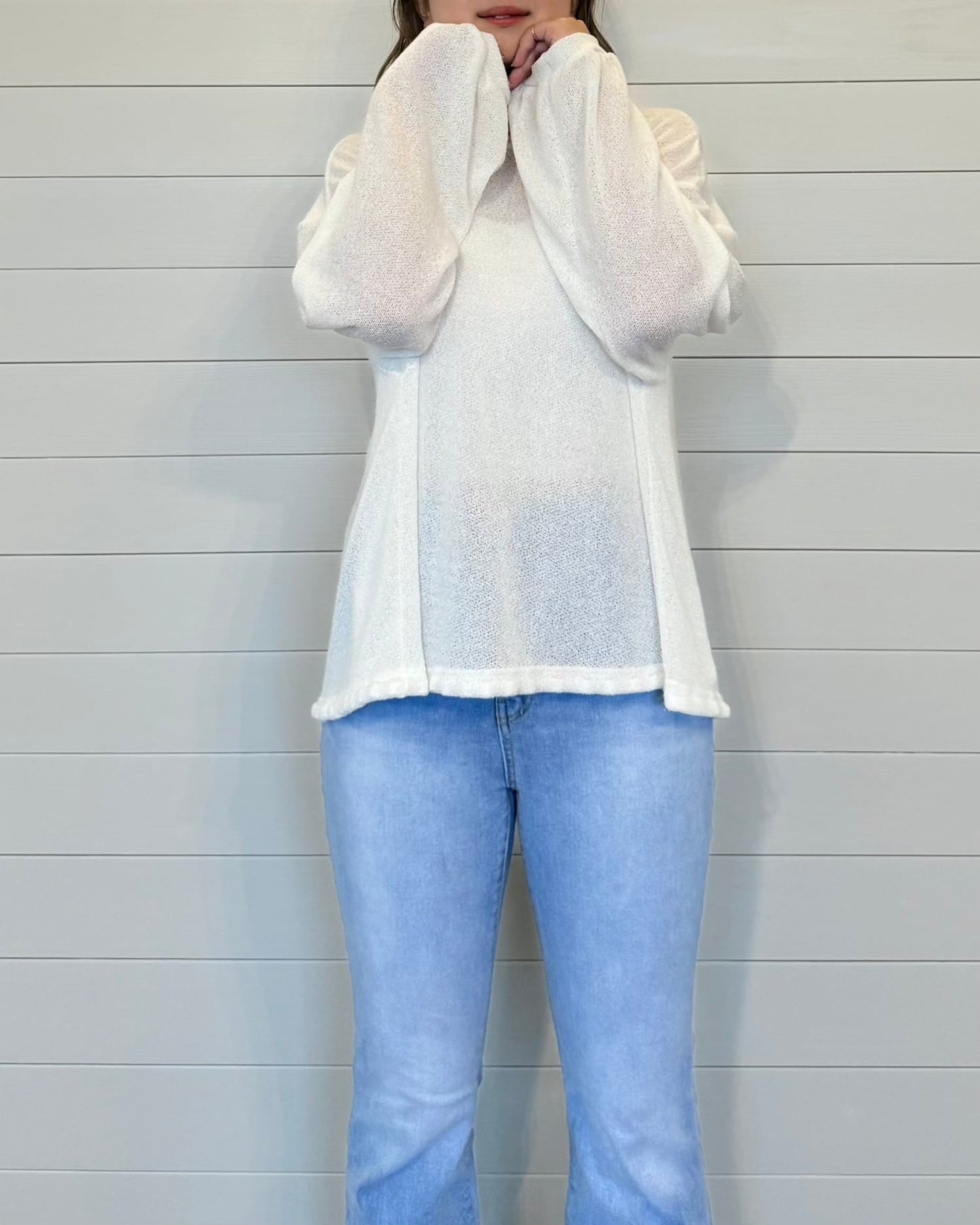 バックスリットリボントップス