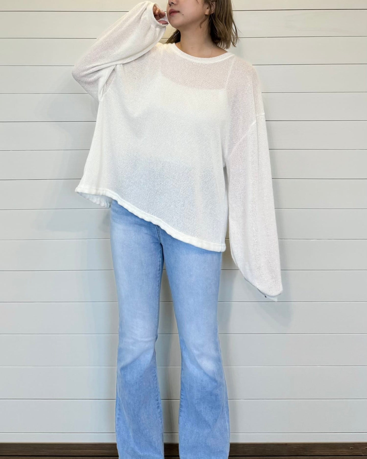 バックスリットリボントップス