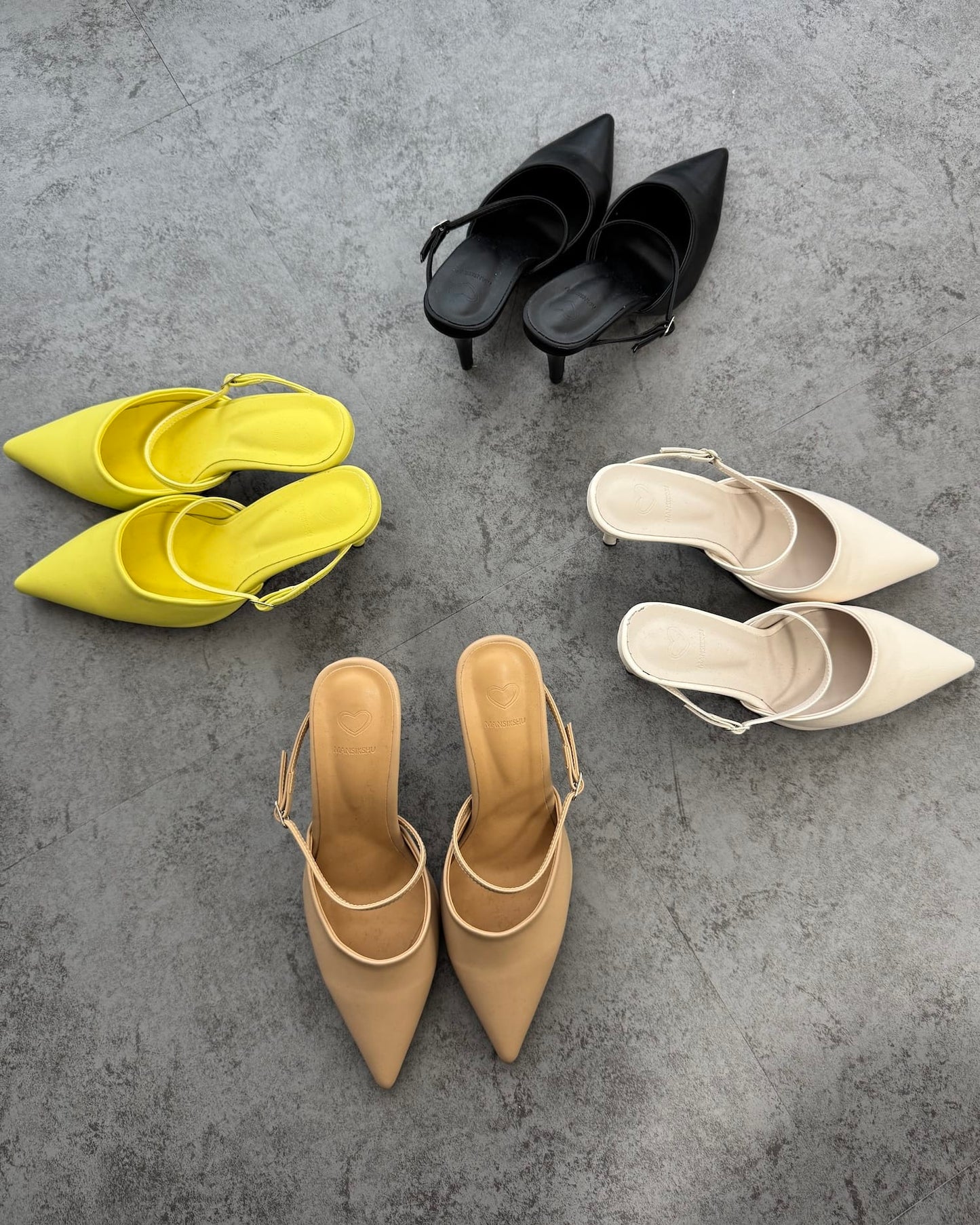 ポインテッドトゥストラップヒールミュール