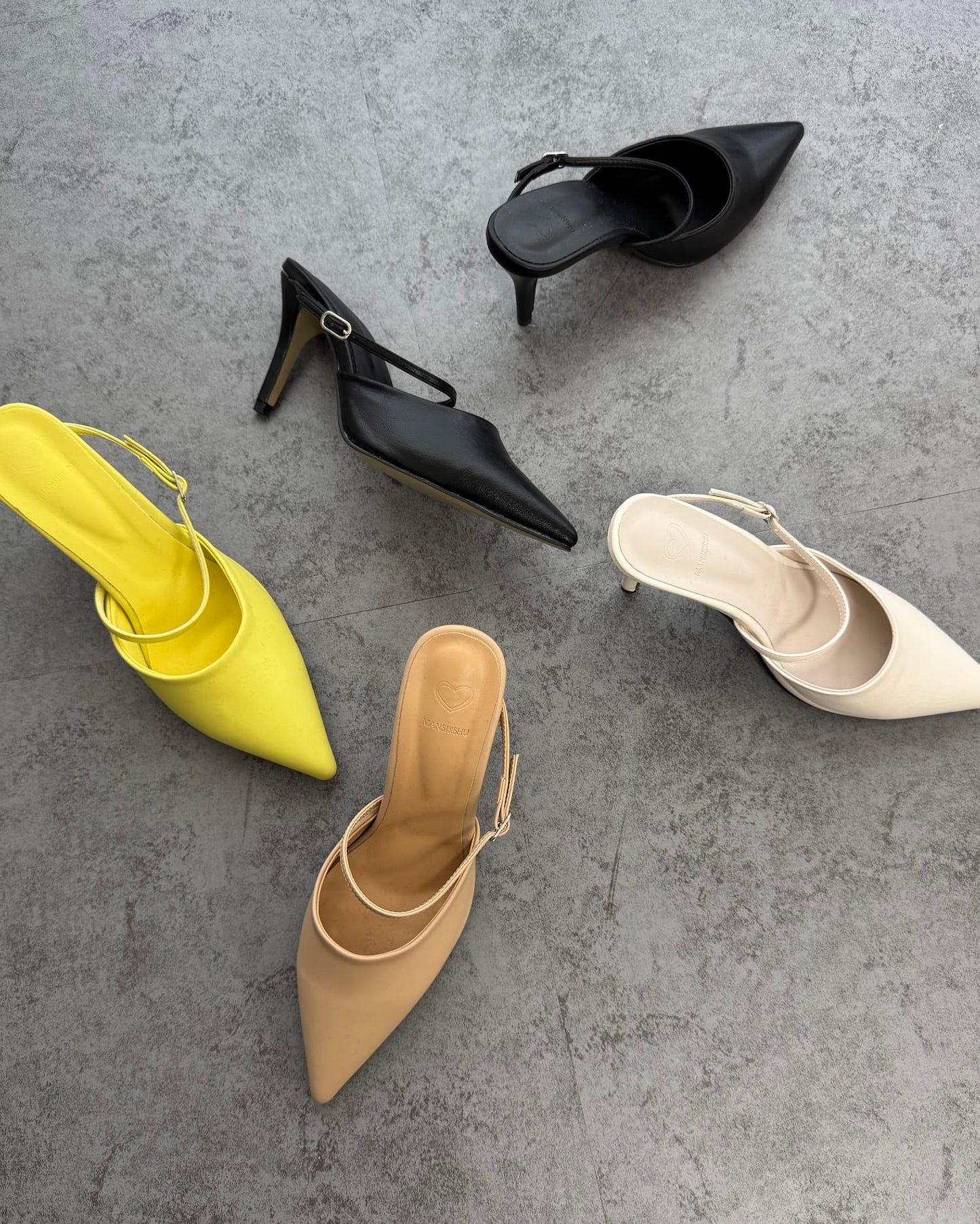 ポインテッドトゥストラップヒールミュール