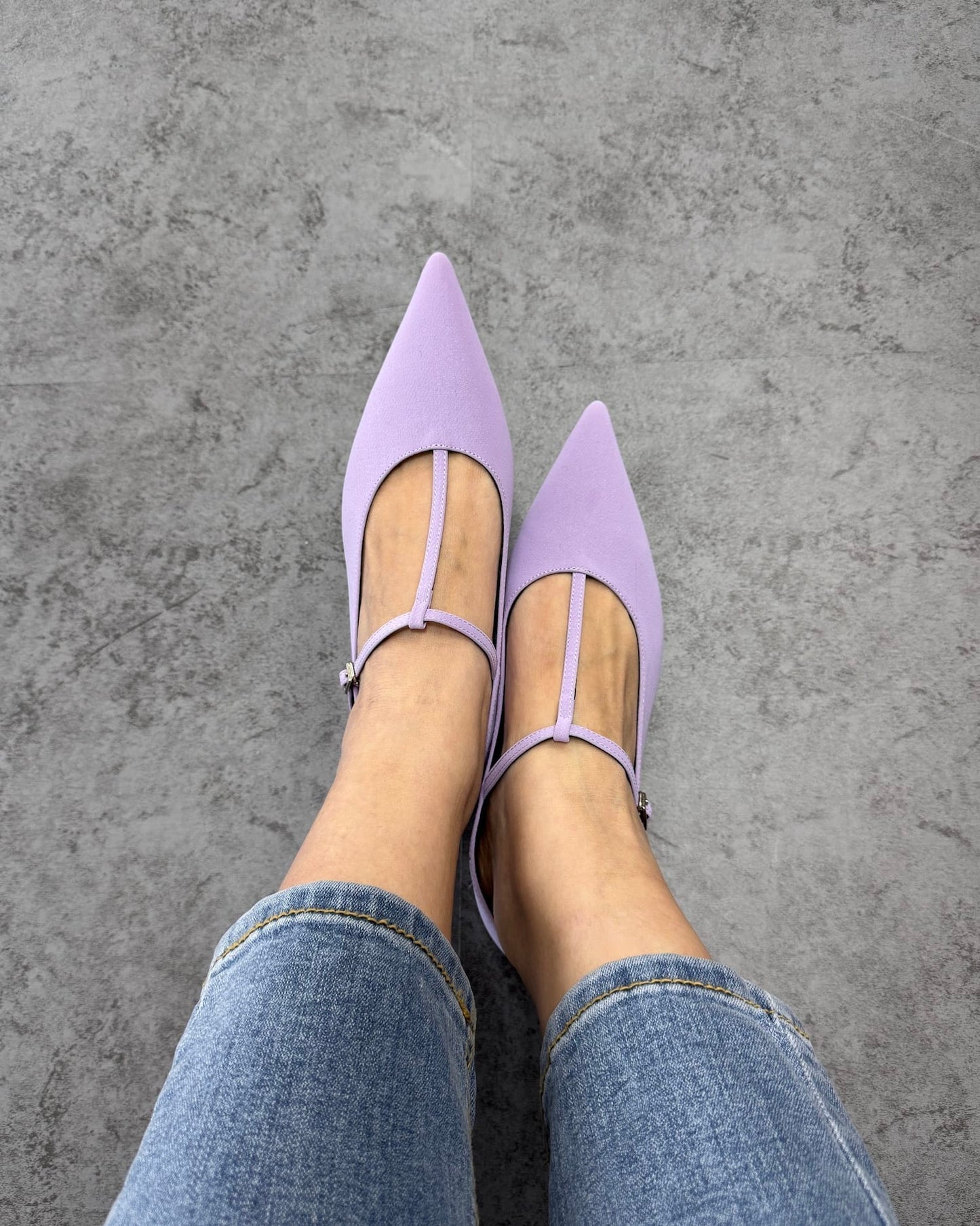 ストラップポインテッドトゥフラットパンプス