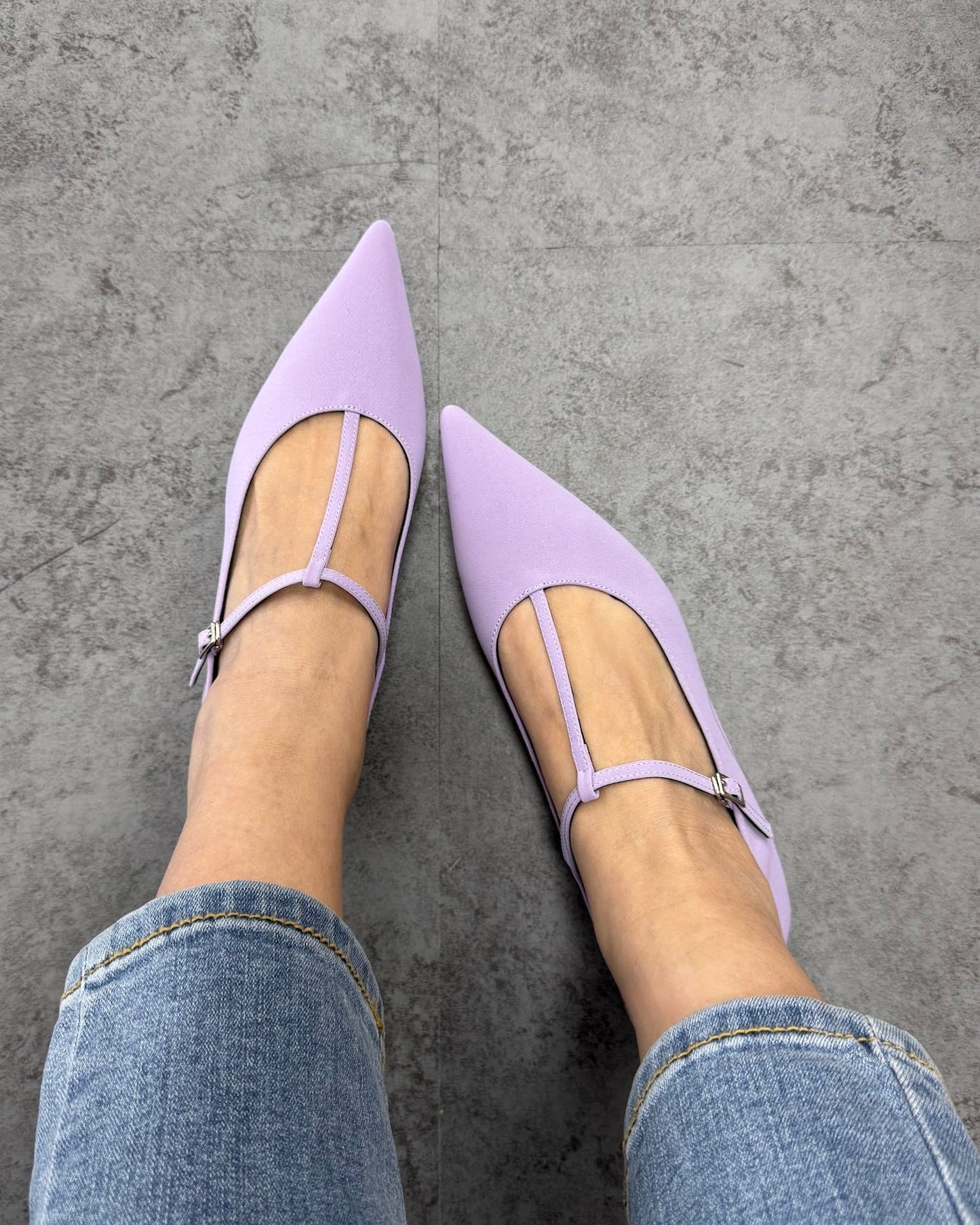 ストラップポインテッドトゥフラットパンプス