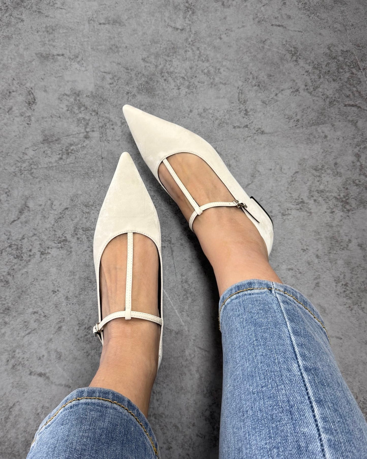 ストラップポインテッドトゥフラットパンプス