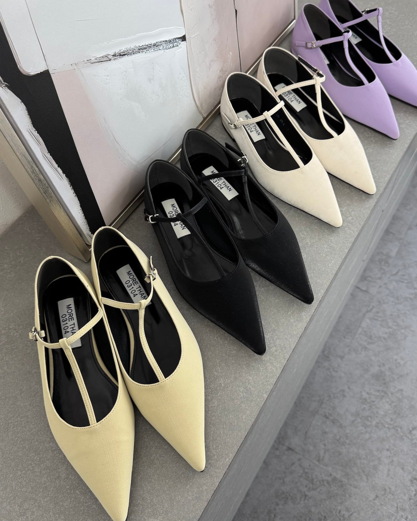 ストラップポインテッドトゥフラットパンプス