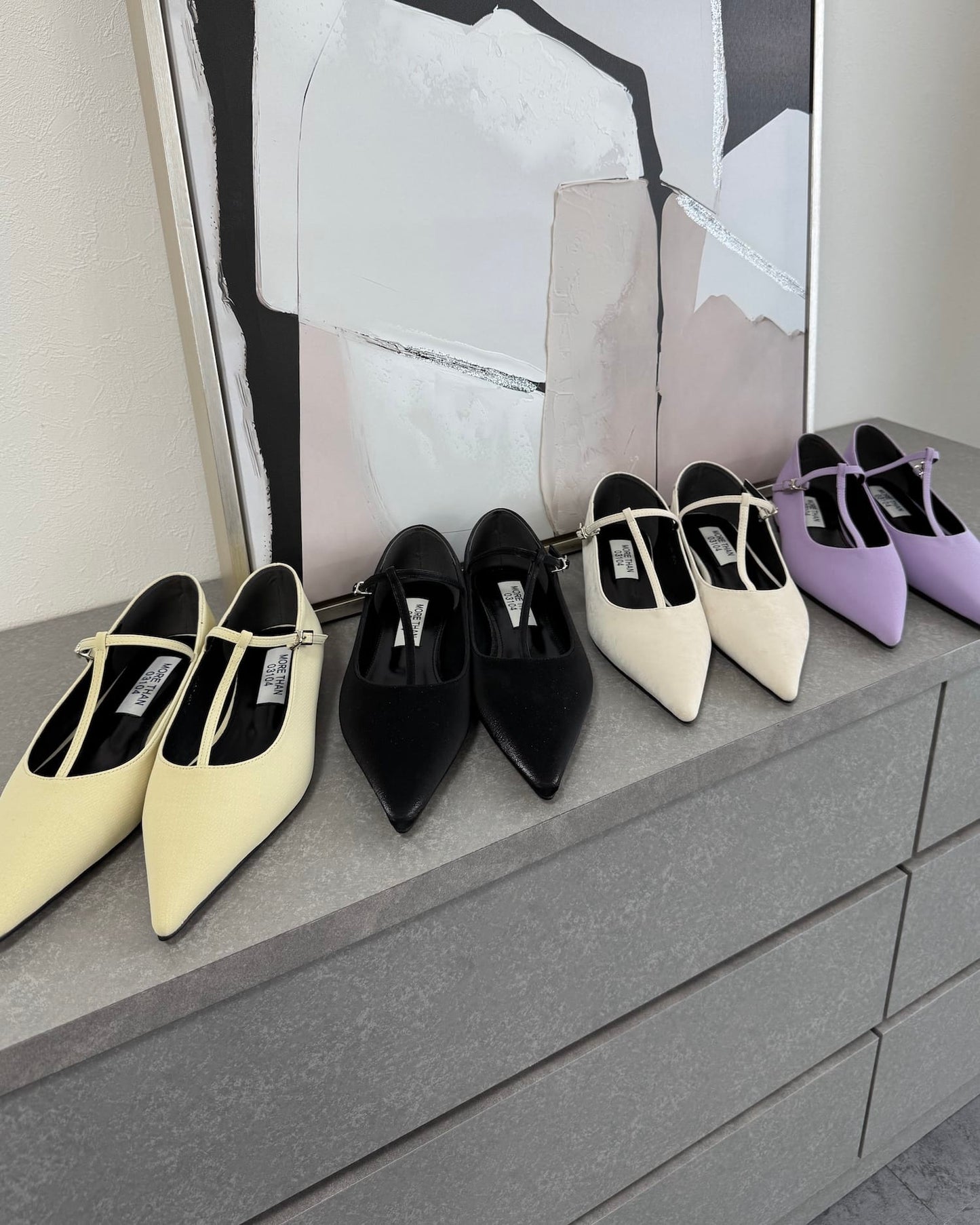 ストラップポインテッドトゥフラットパンプス