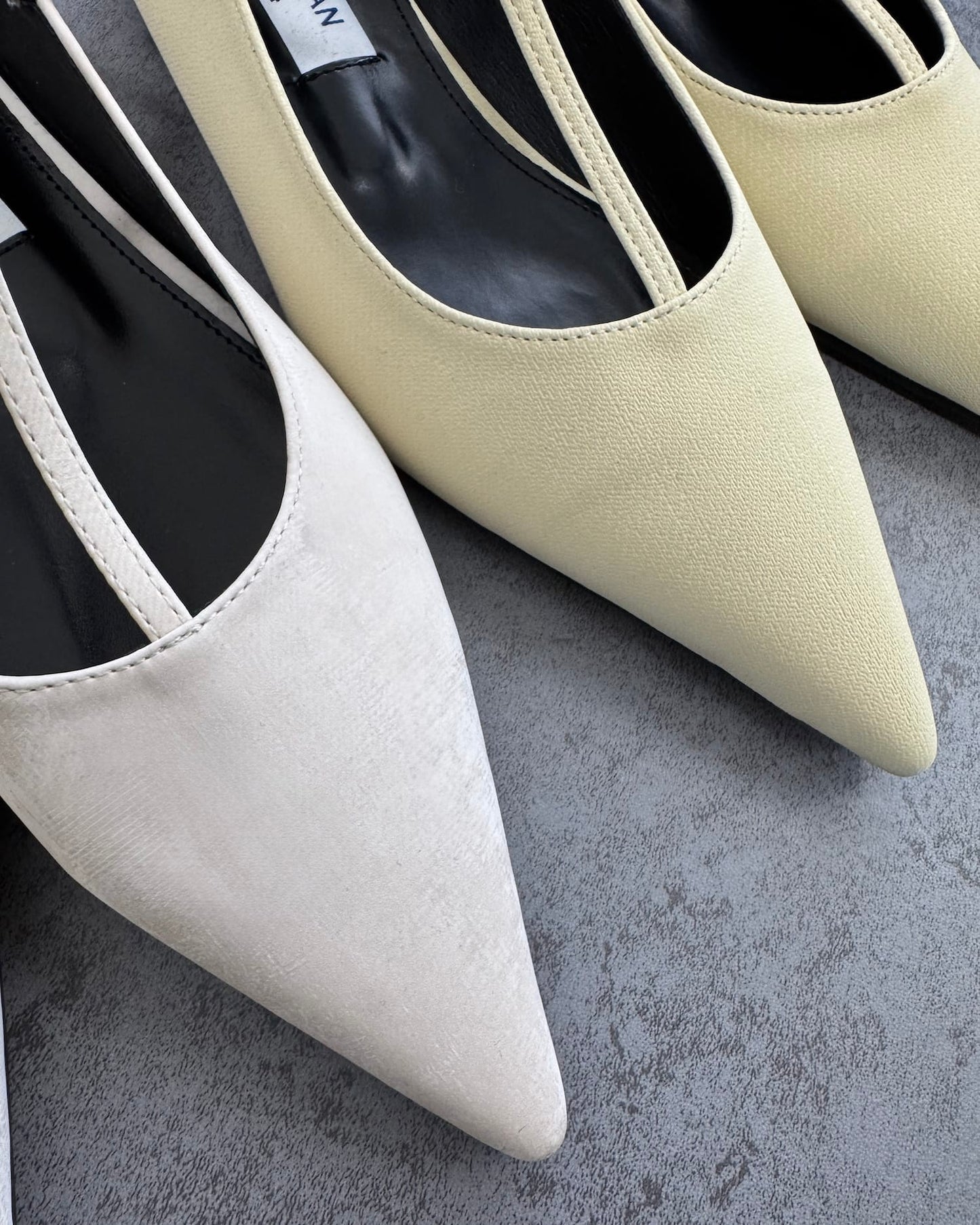 ストラップポインテッドトゥフラットパンプス