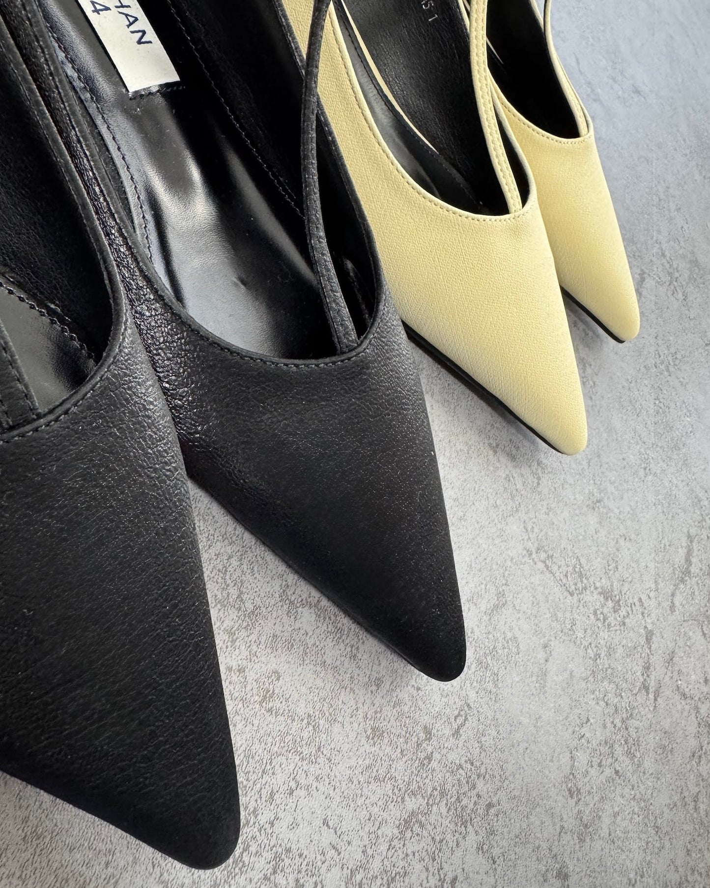 ストラップポインテッドトゥフラットパンプス