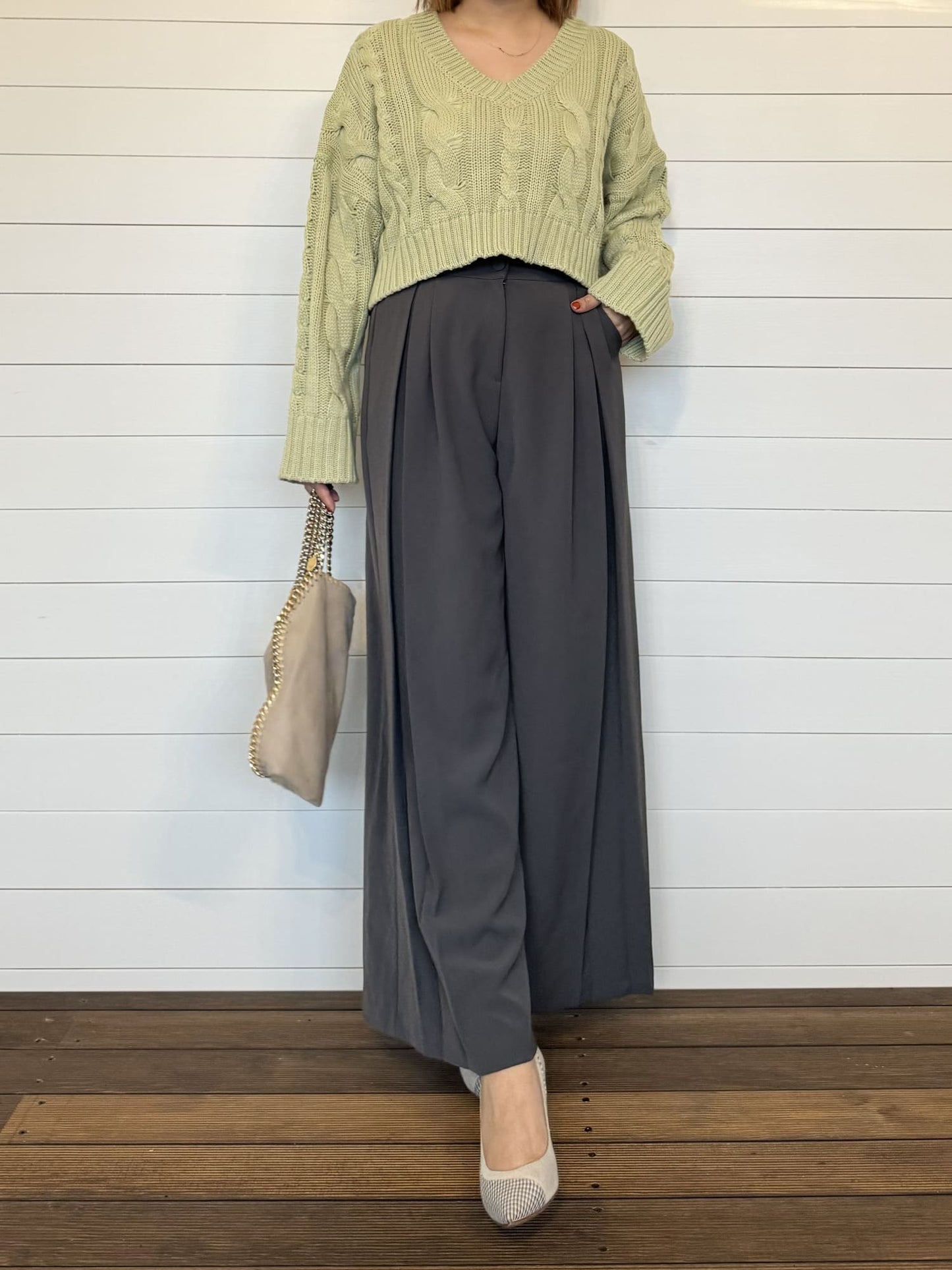 クロップドケーブルニット