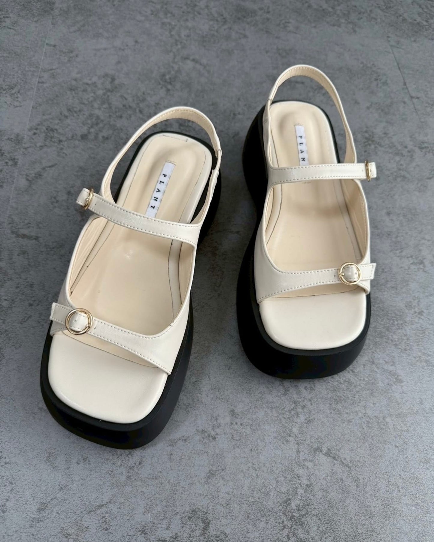 厚底ベルトストラップサンダル