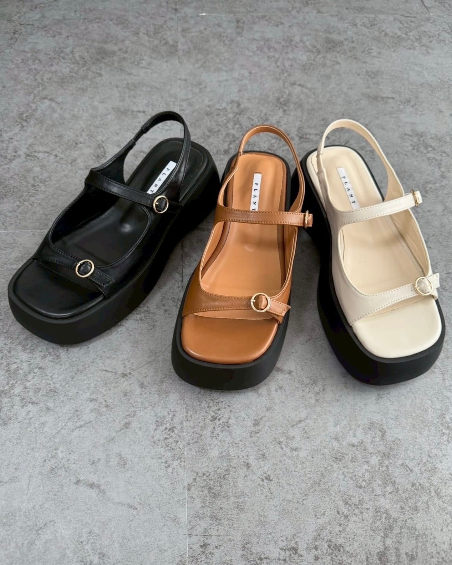 厚底ベルトストラップサンダル