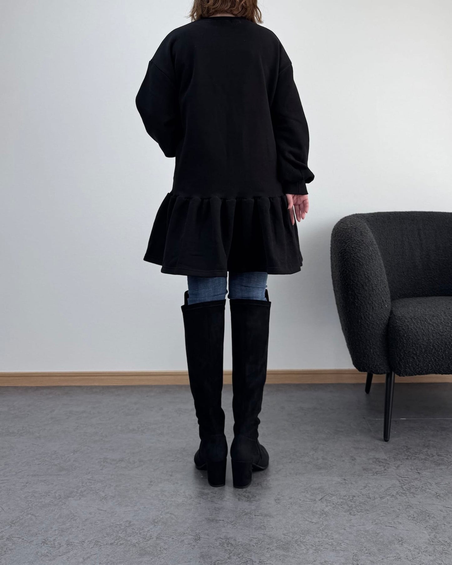 裾フリルトレーナー