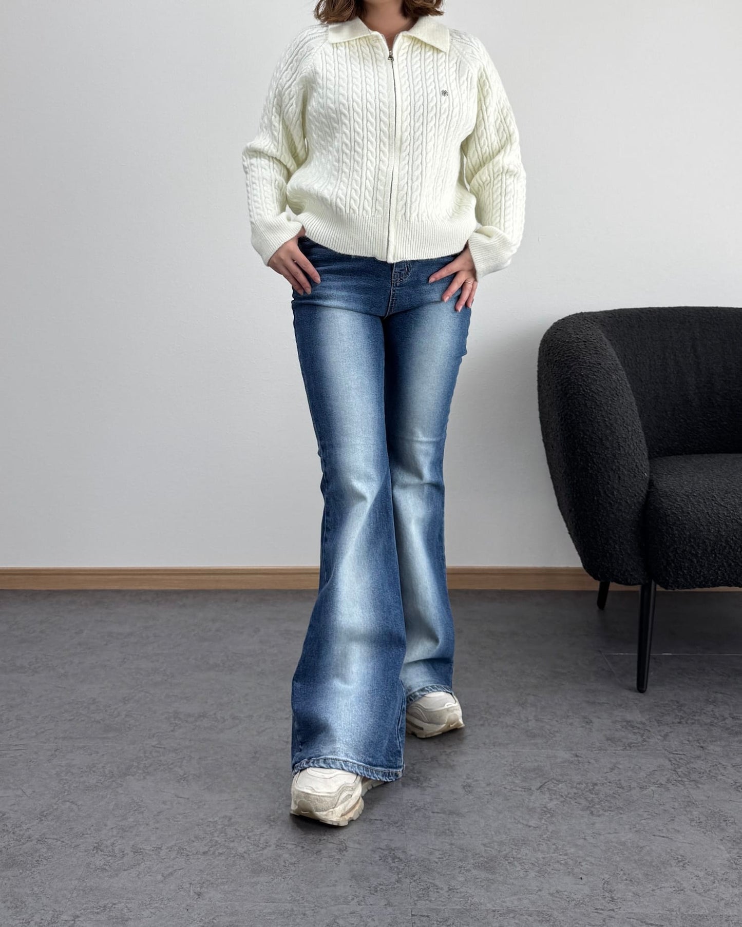 襟付きジップケーブルニット