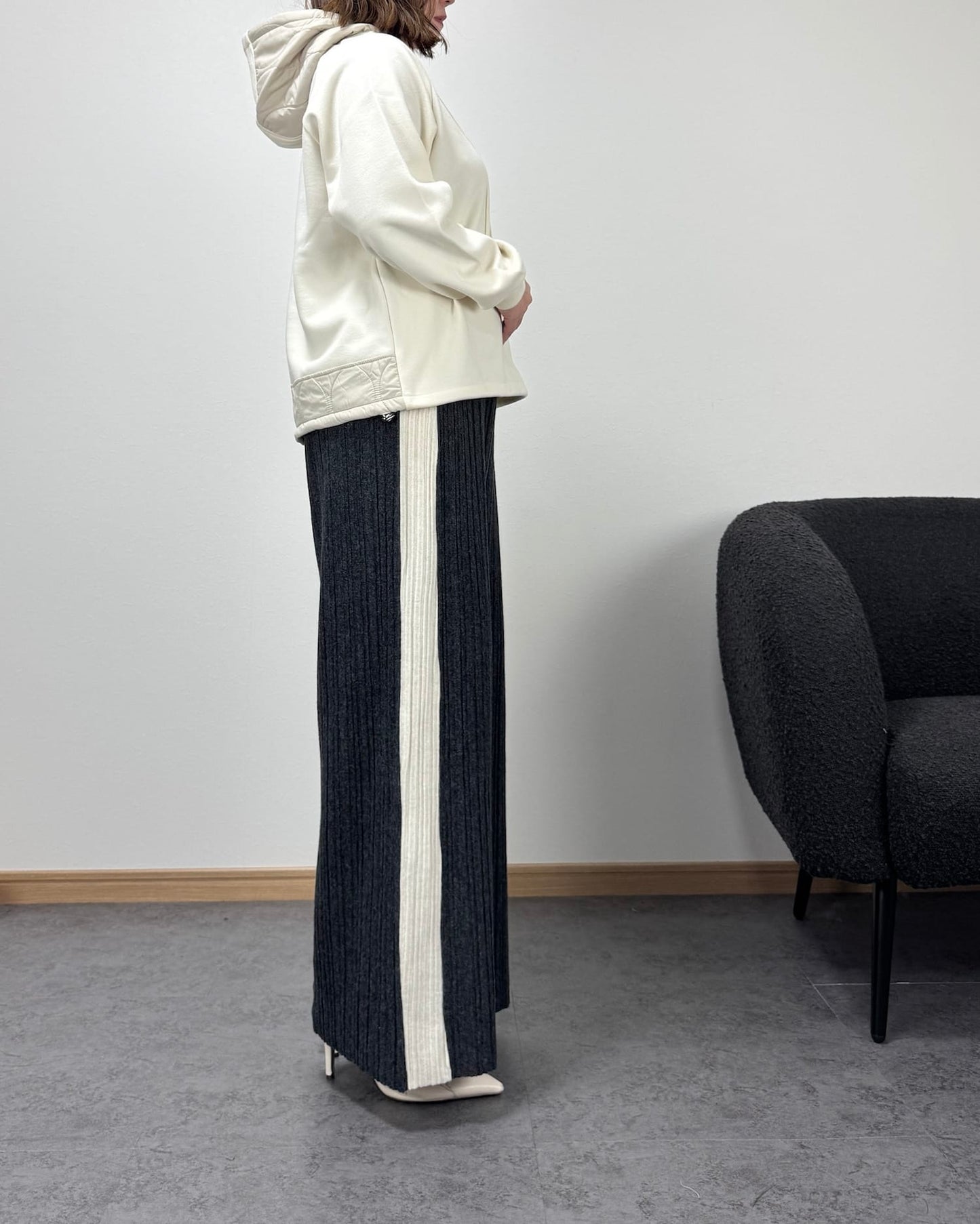 サイドラインニットパンツ