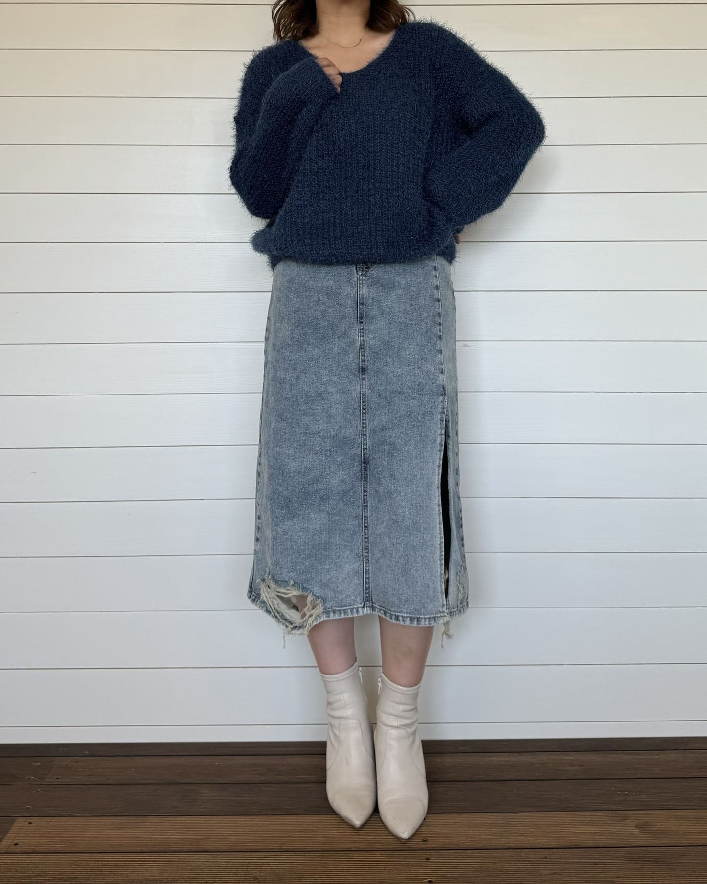Vネックカラーニット