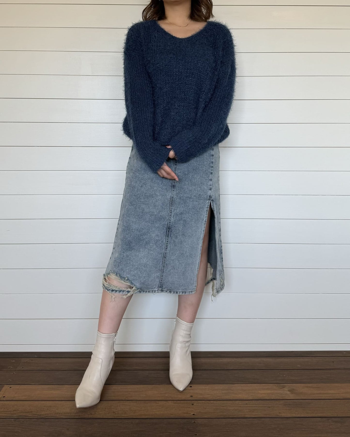 Vネックカラーニット