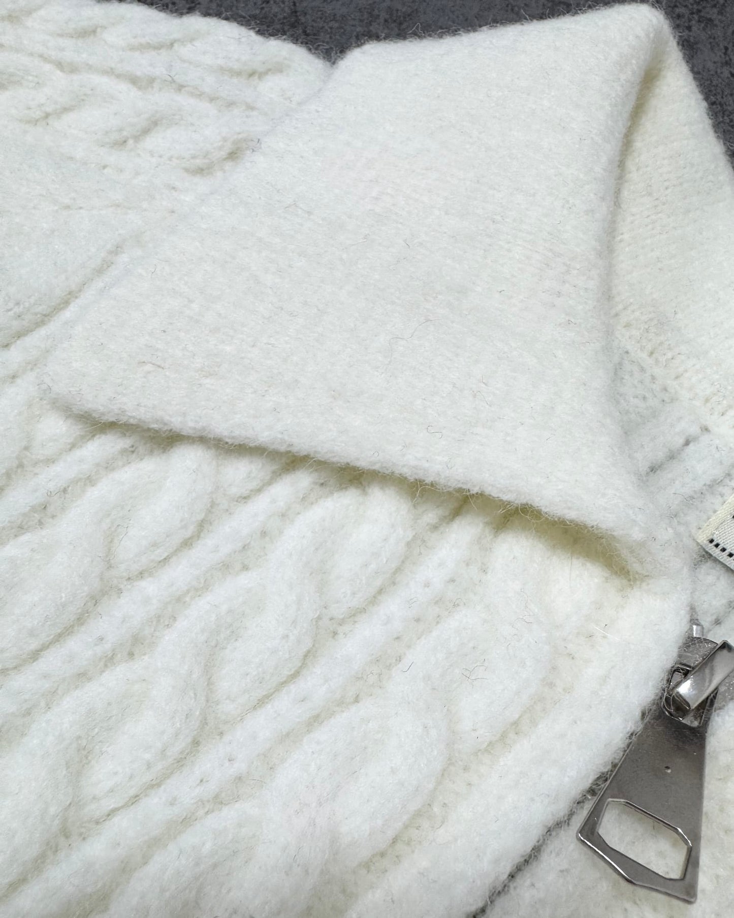 襟付きジップケーブルニット