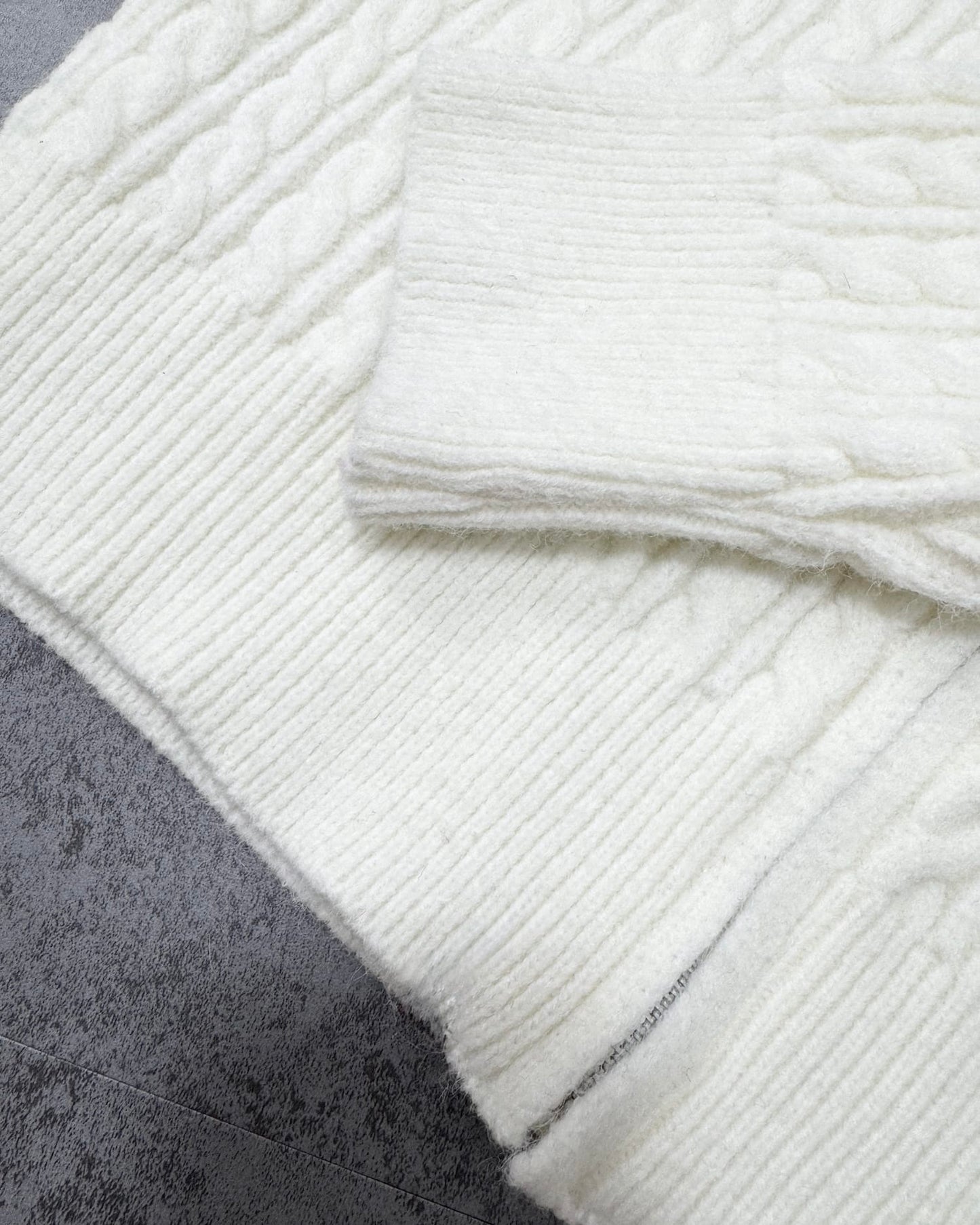 襟付きジップケーブルニット