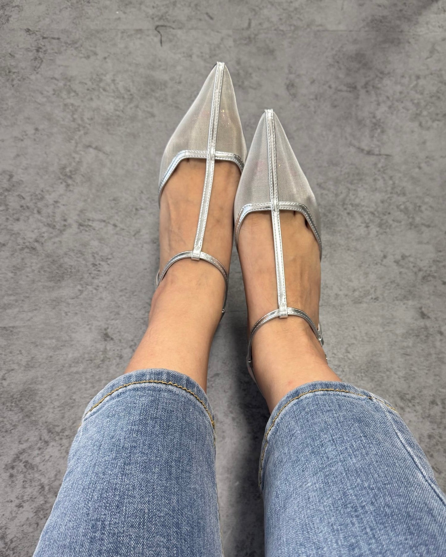 透かしポインテッドトゥストラップミュール