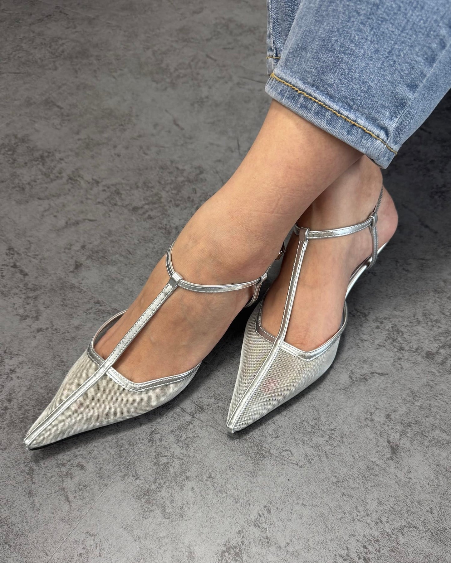 透かしポインテッドトゥストラップミュール