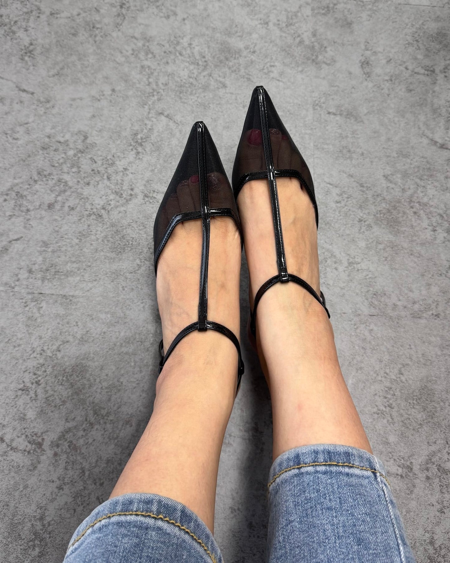 透かしポインテッドトゥストラップミュール