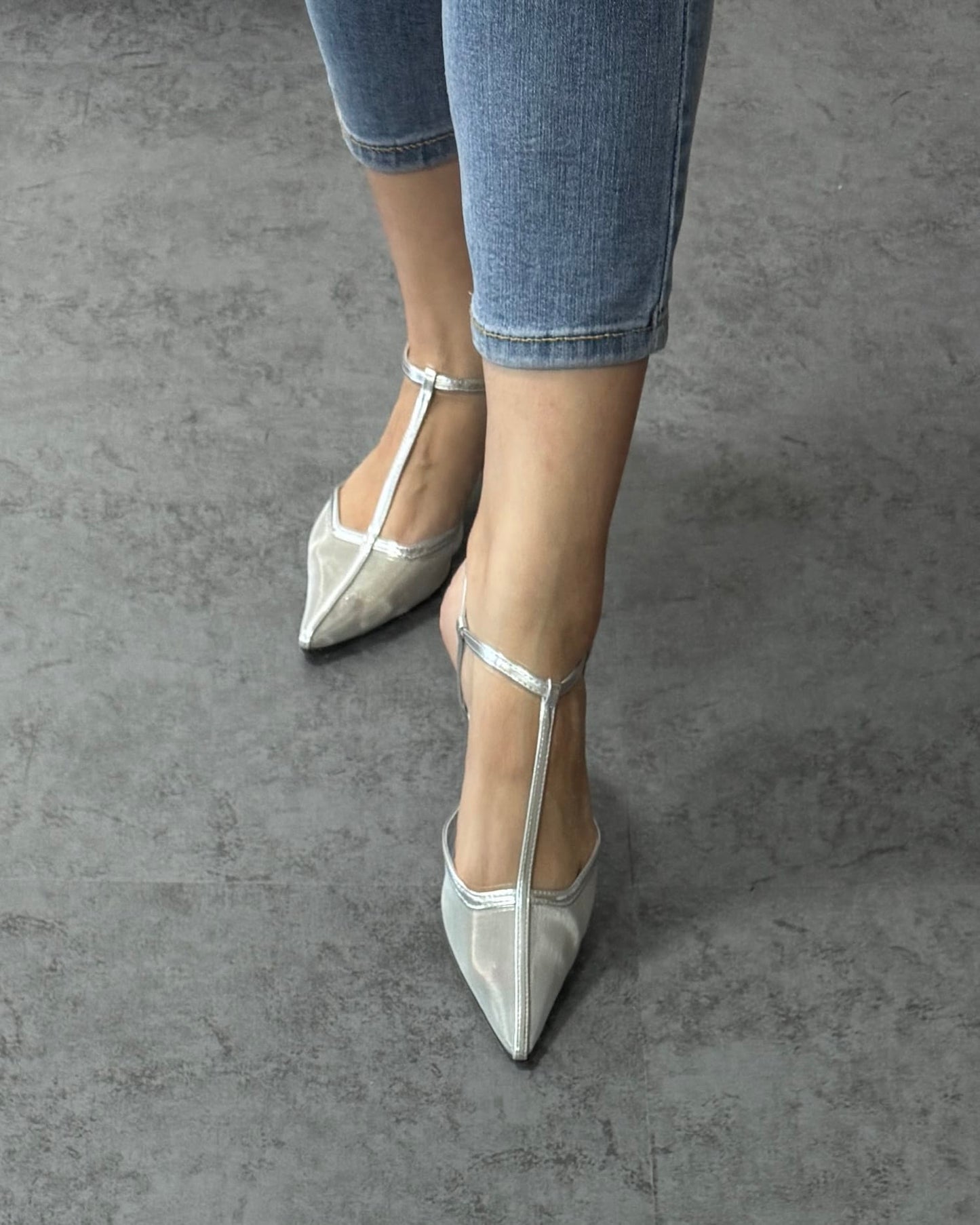 透かしポインテッドトゥストラップミュール