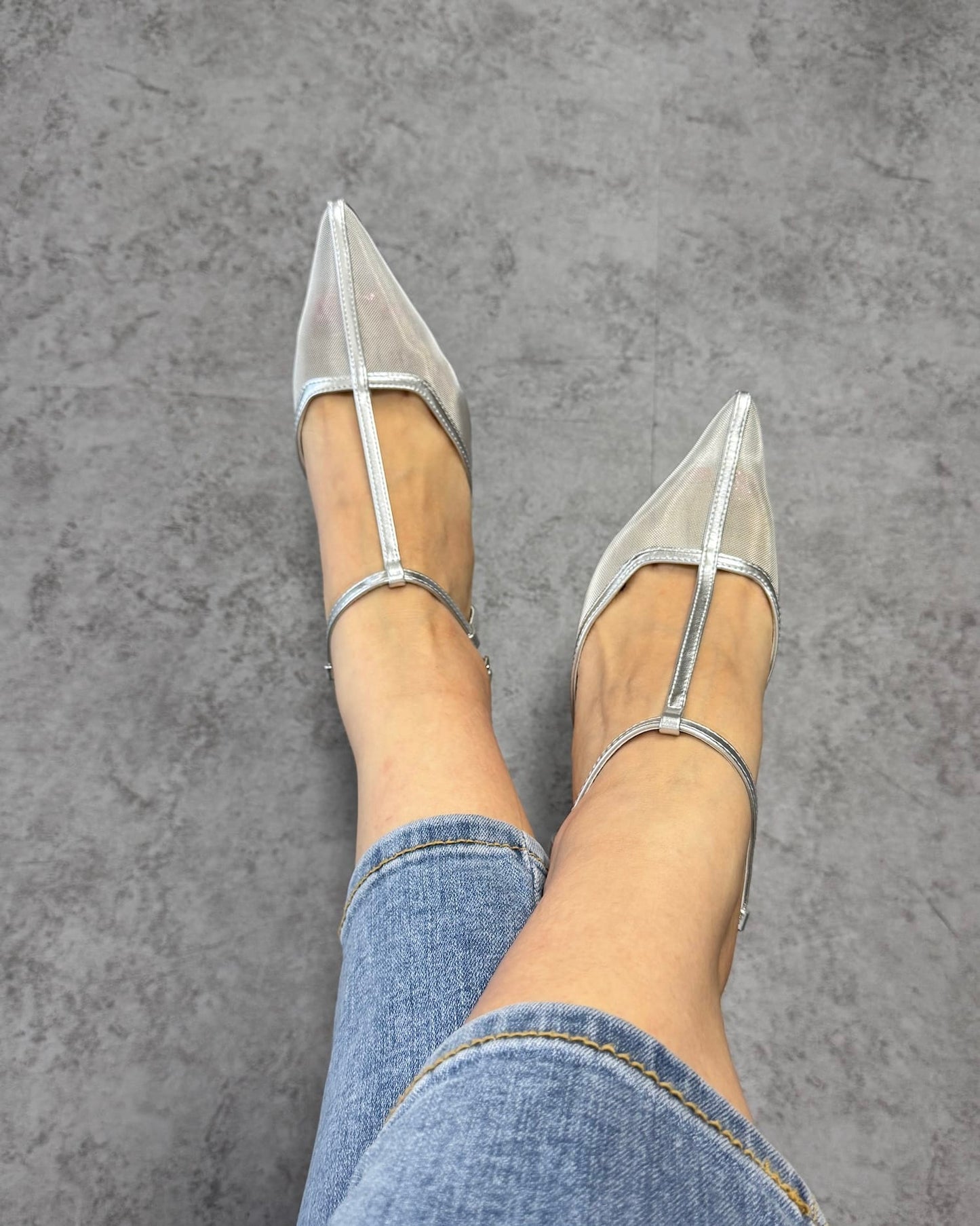 透かしポインテッドトゥストラップミュール