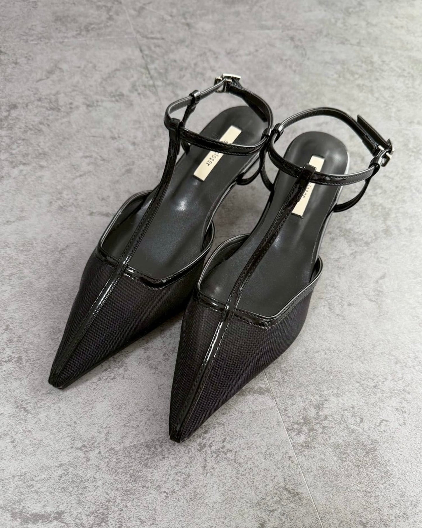 透かしポインテッドトゥストラップミュール