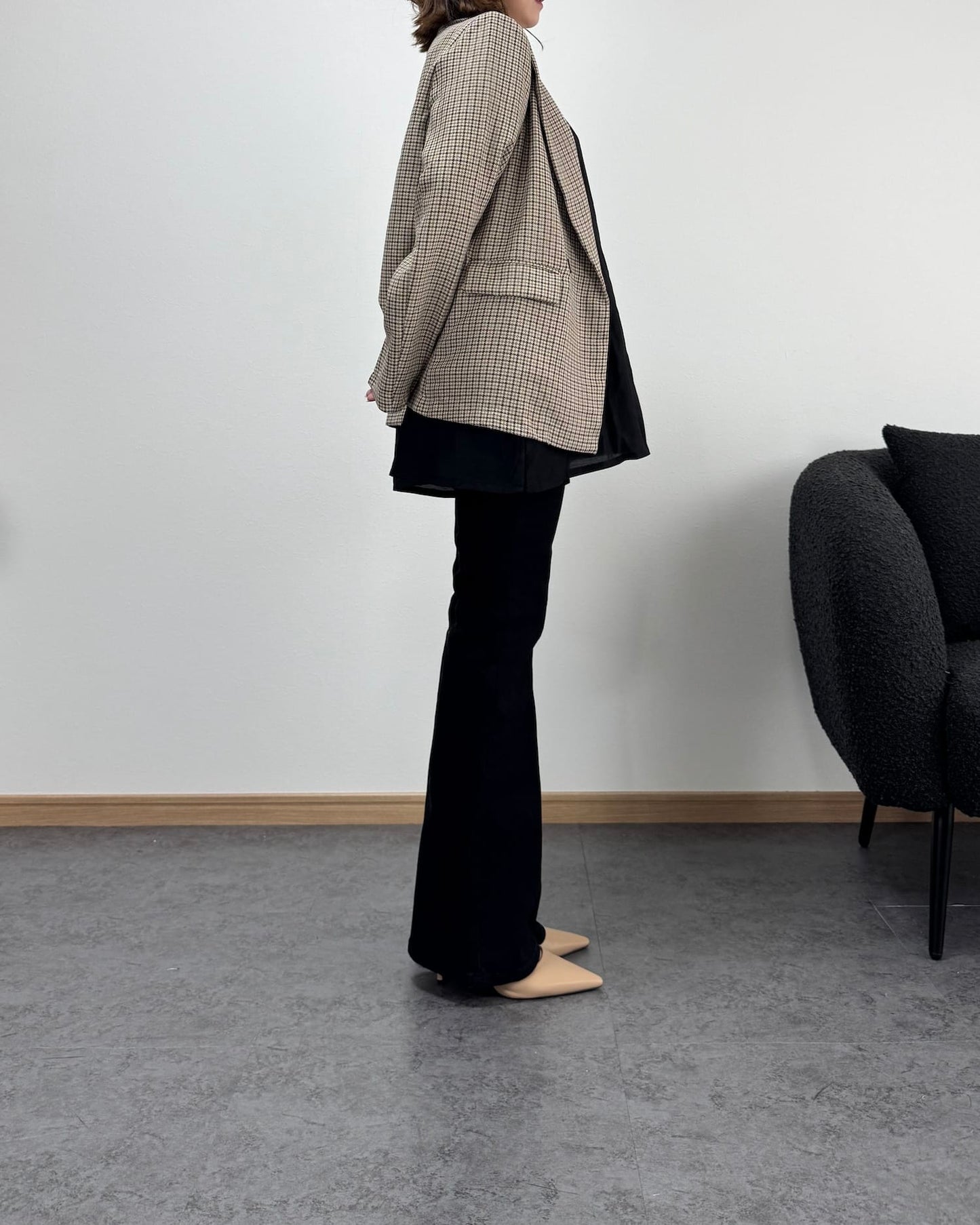 【美シルエット】ブラックセミフレアパンツ