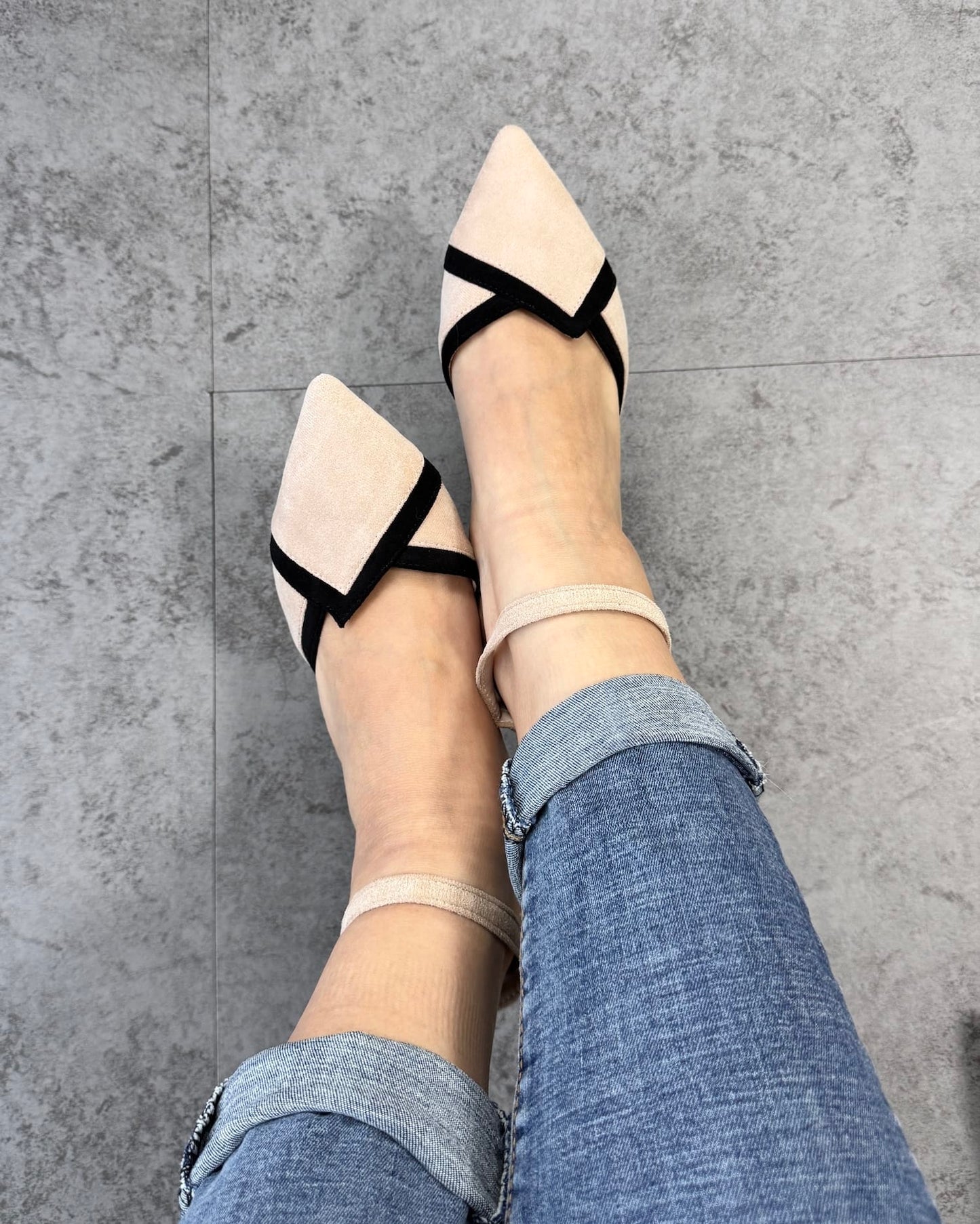 【大きめサイズあり】イナヅマラインストラップパンプス ベージュ