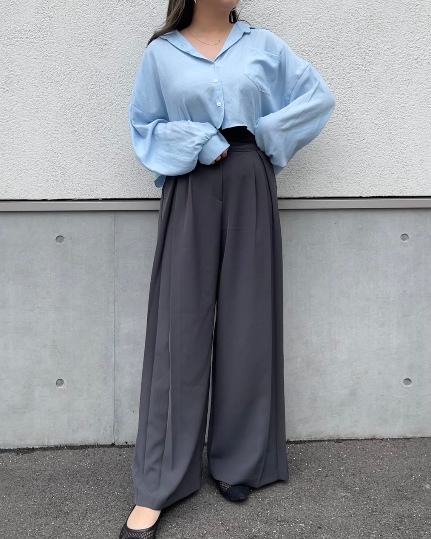 バックオープンクロップドシャツ