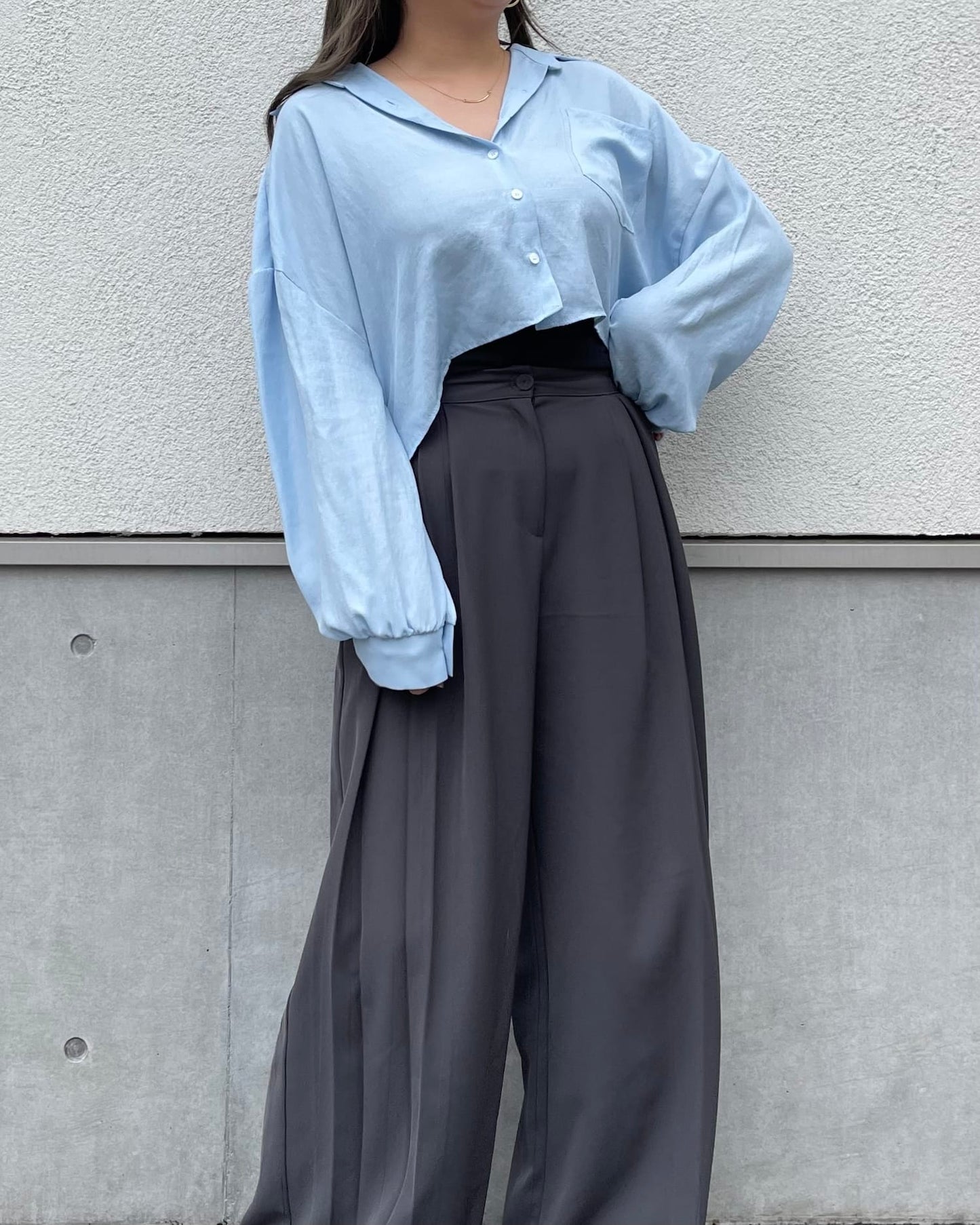 バックオープンクロップドシャツ