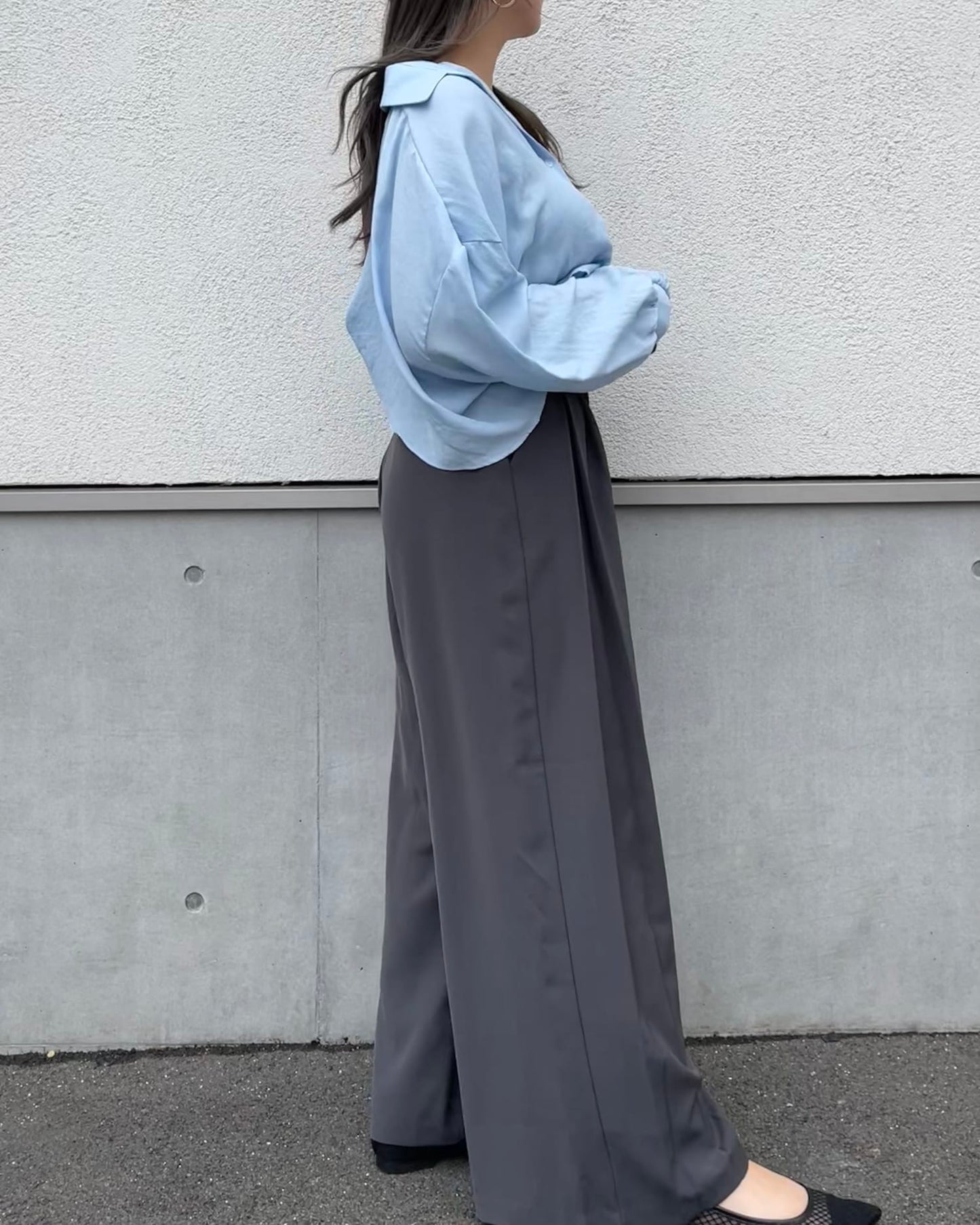 バックオープンクロップドシャツ