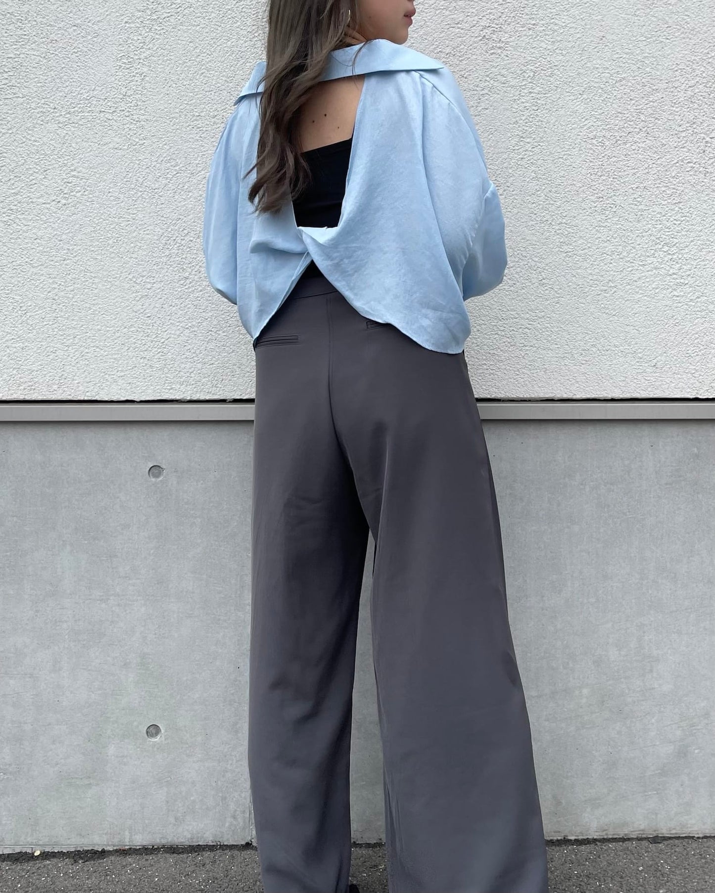 バックオープンクロップドシャツ