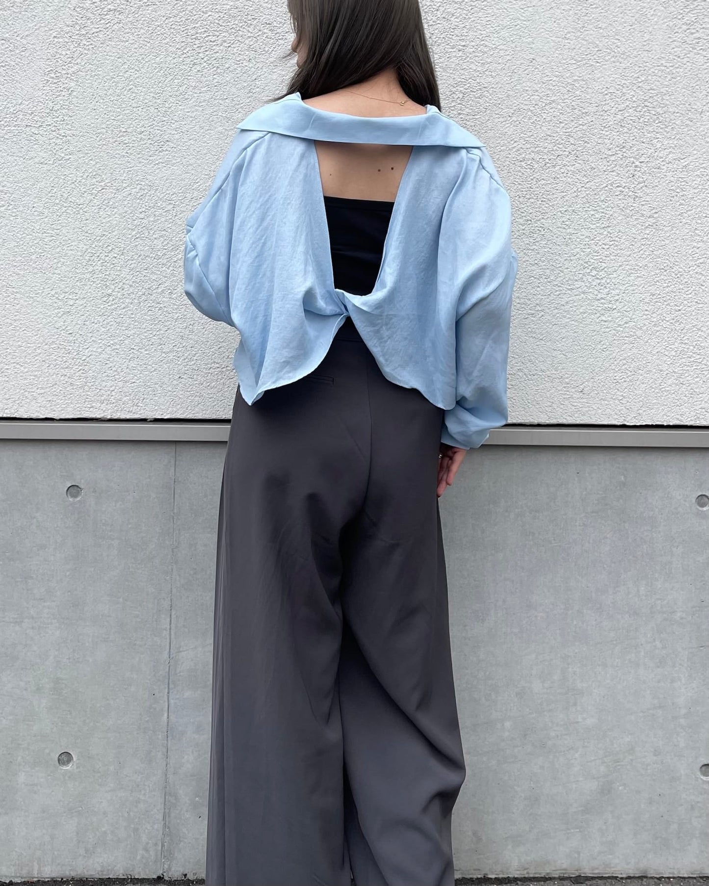 バックオープンクロップドシャツ