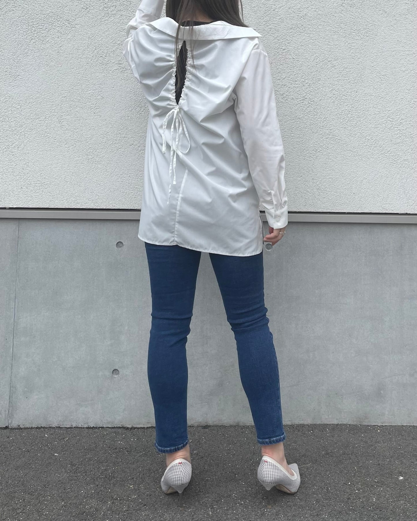 バックドロストシャツ