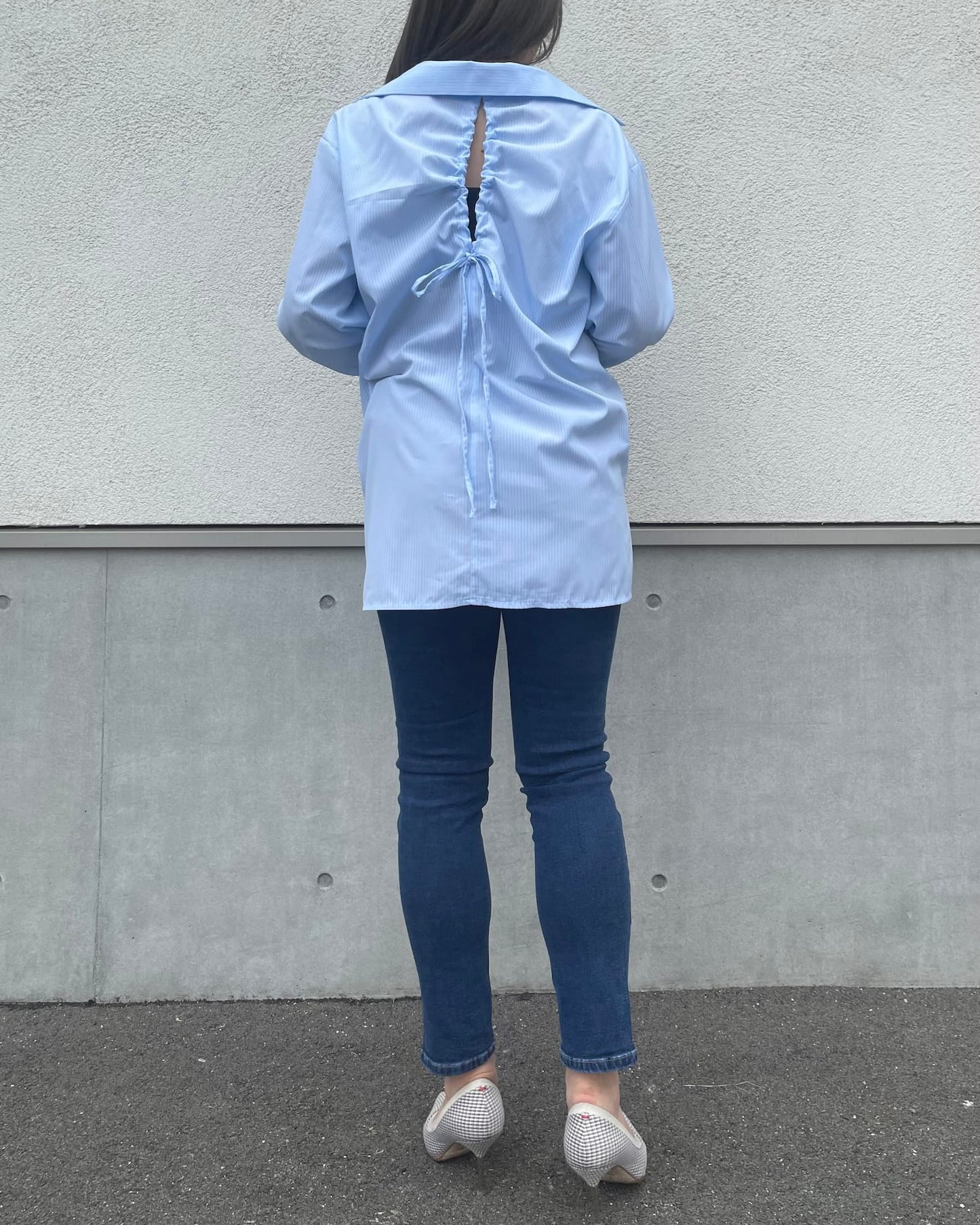 バックドロストシャツ