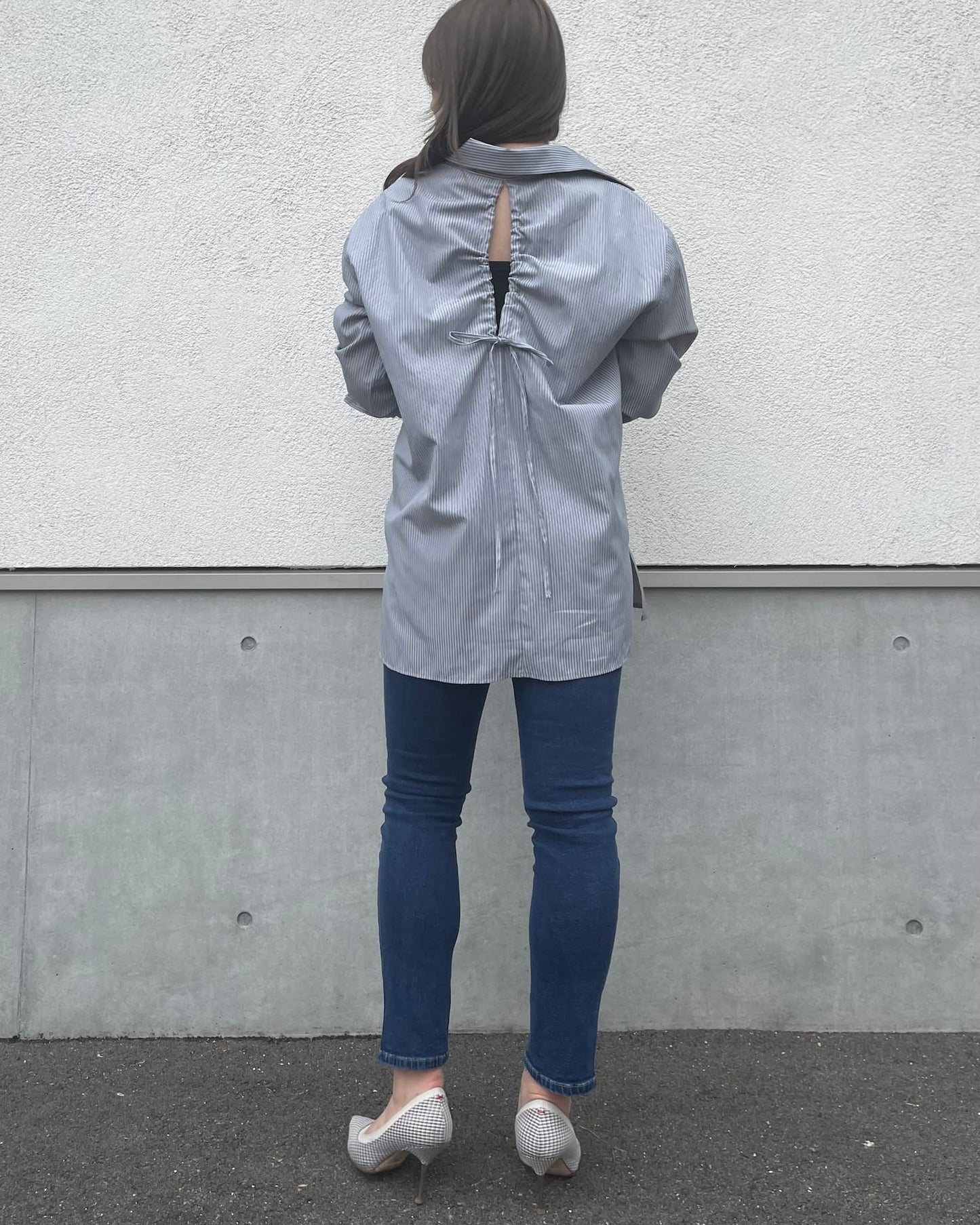 バックドロストシャツ