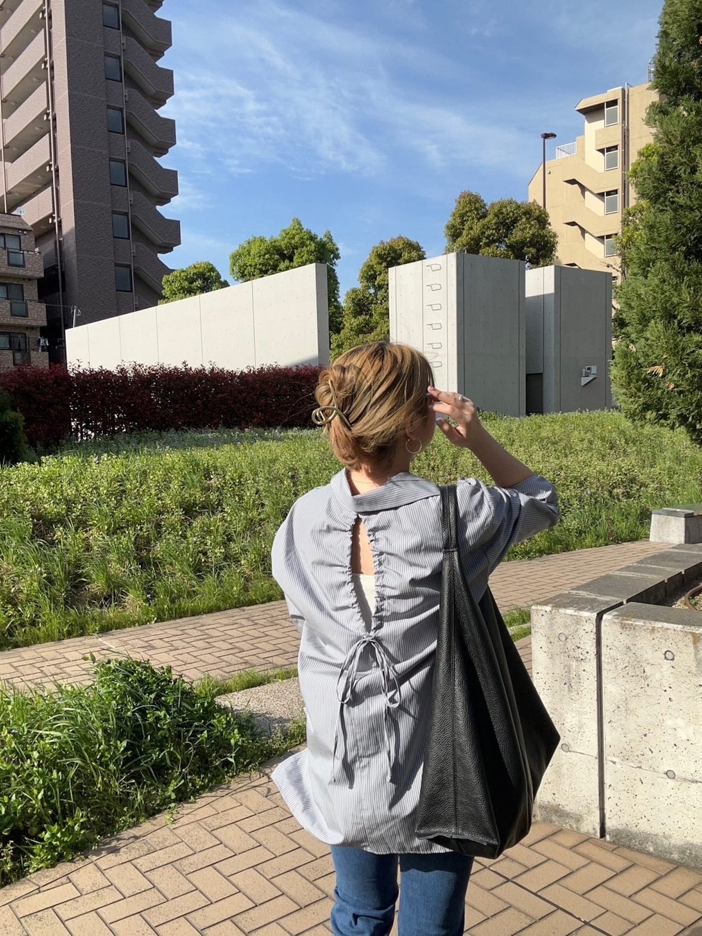 バックドロストシャツ